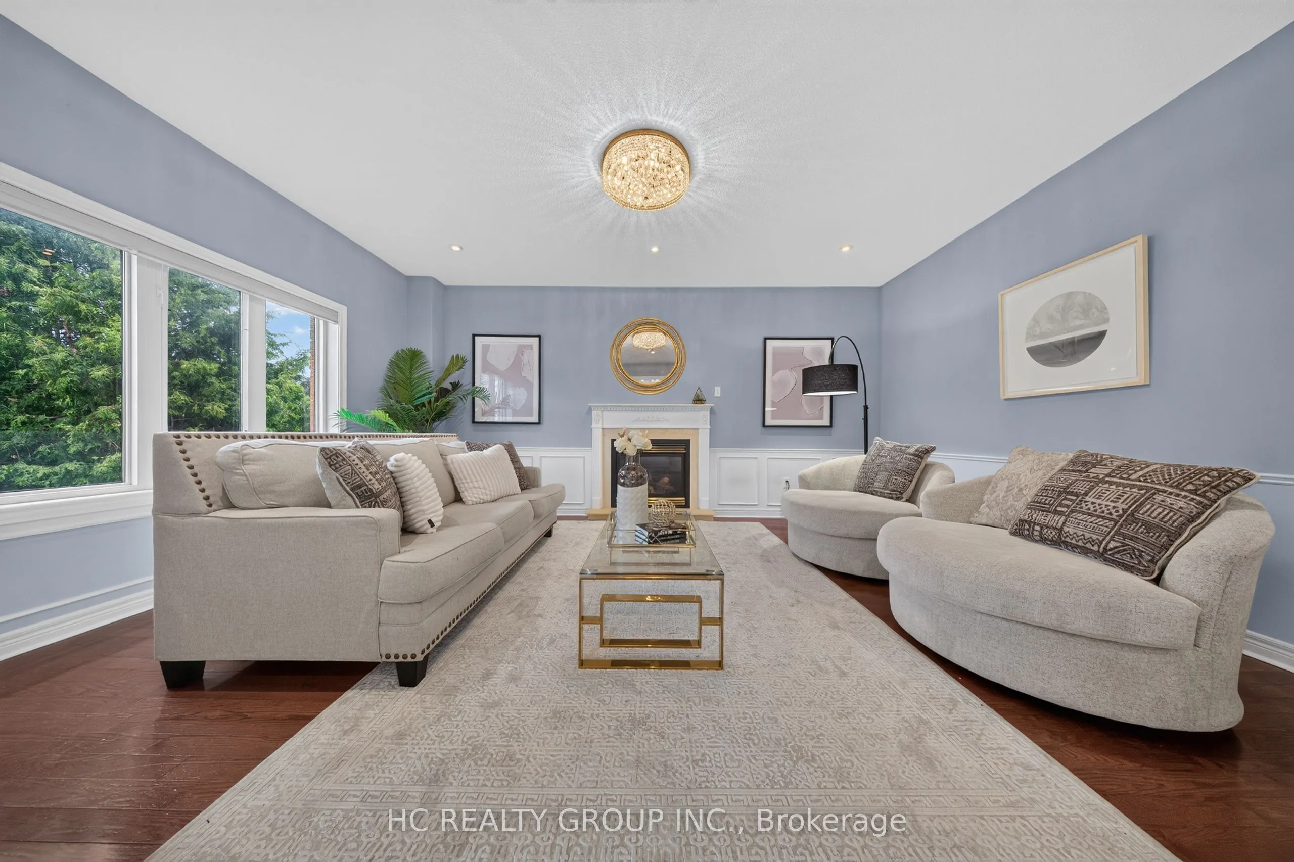 21 Wolf Trail Crescent