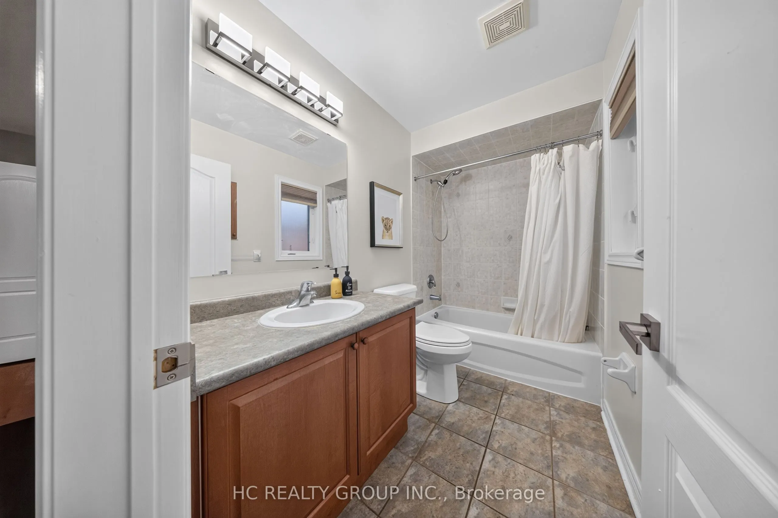 21 Wolf Trail Crescent