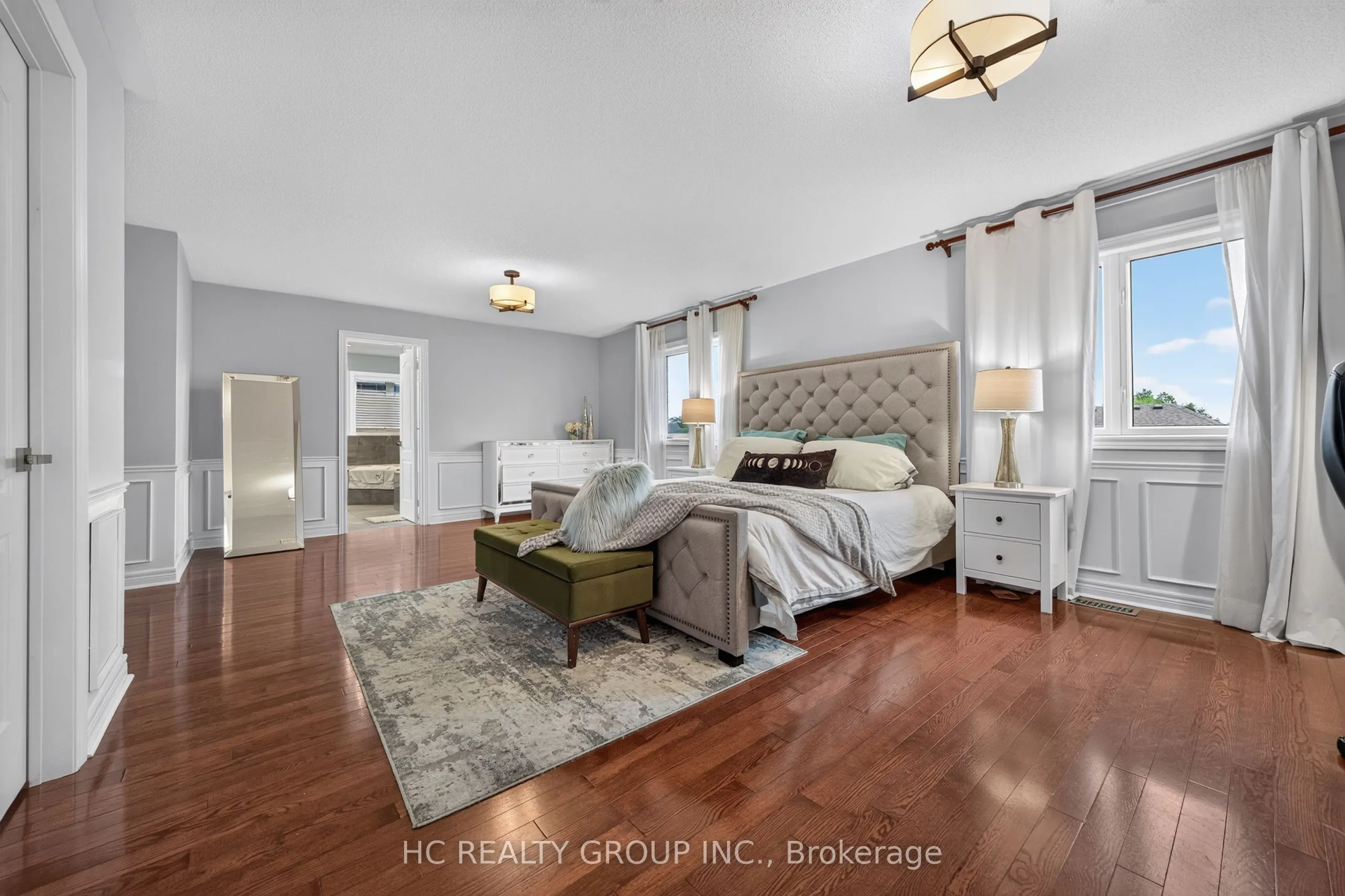 21 Wolf Trail Crescent