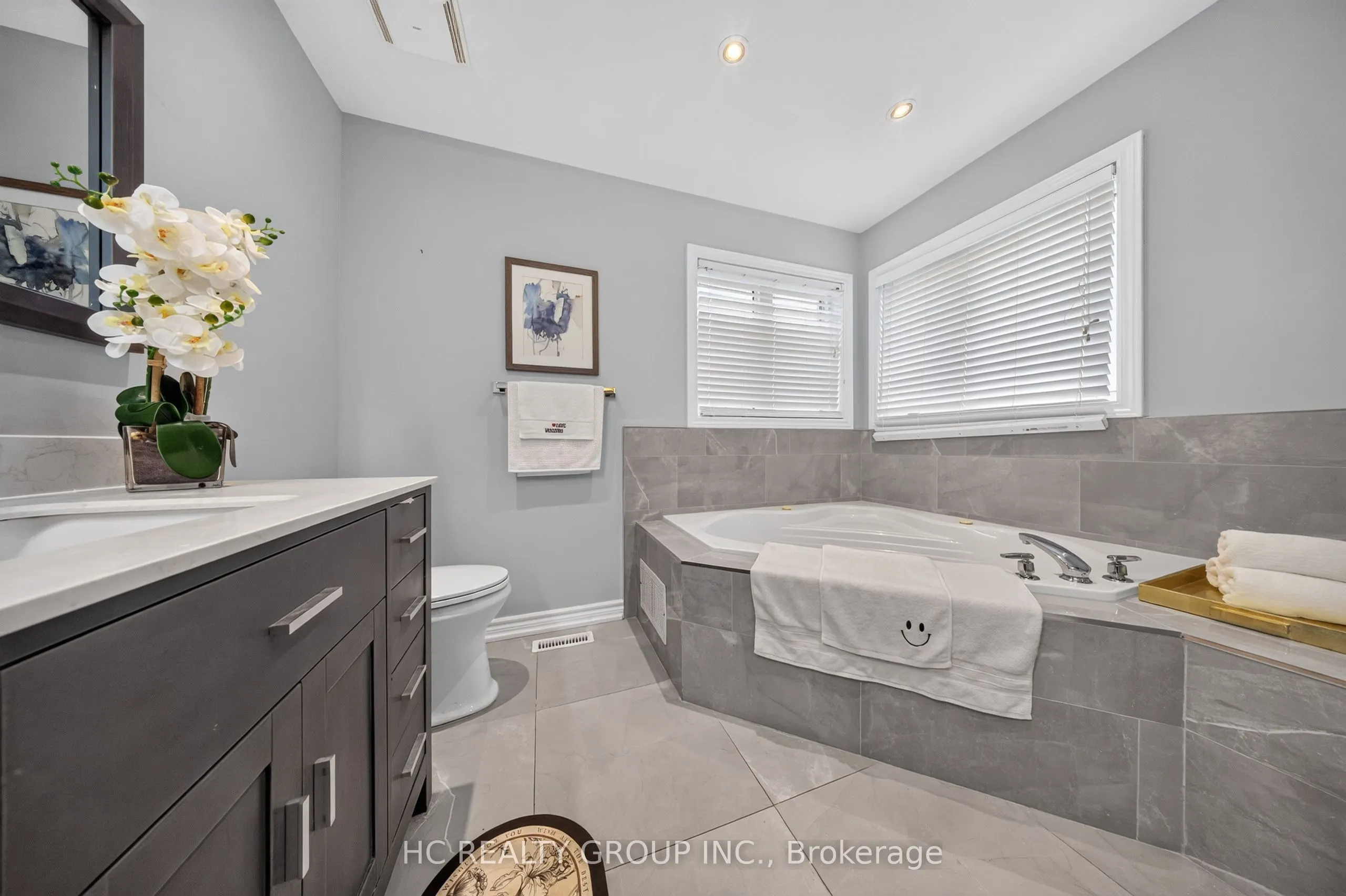 21 Wolf Trail Crescent