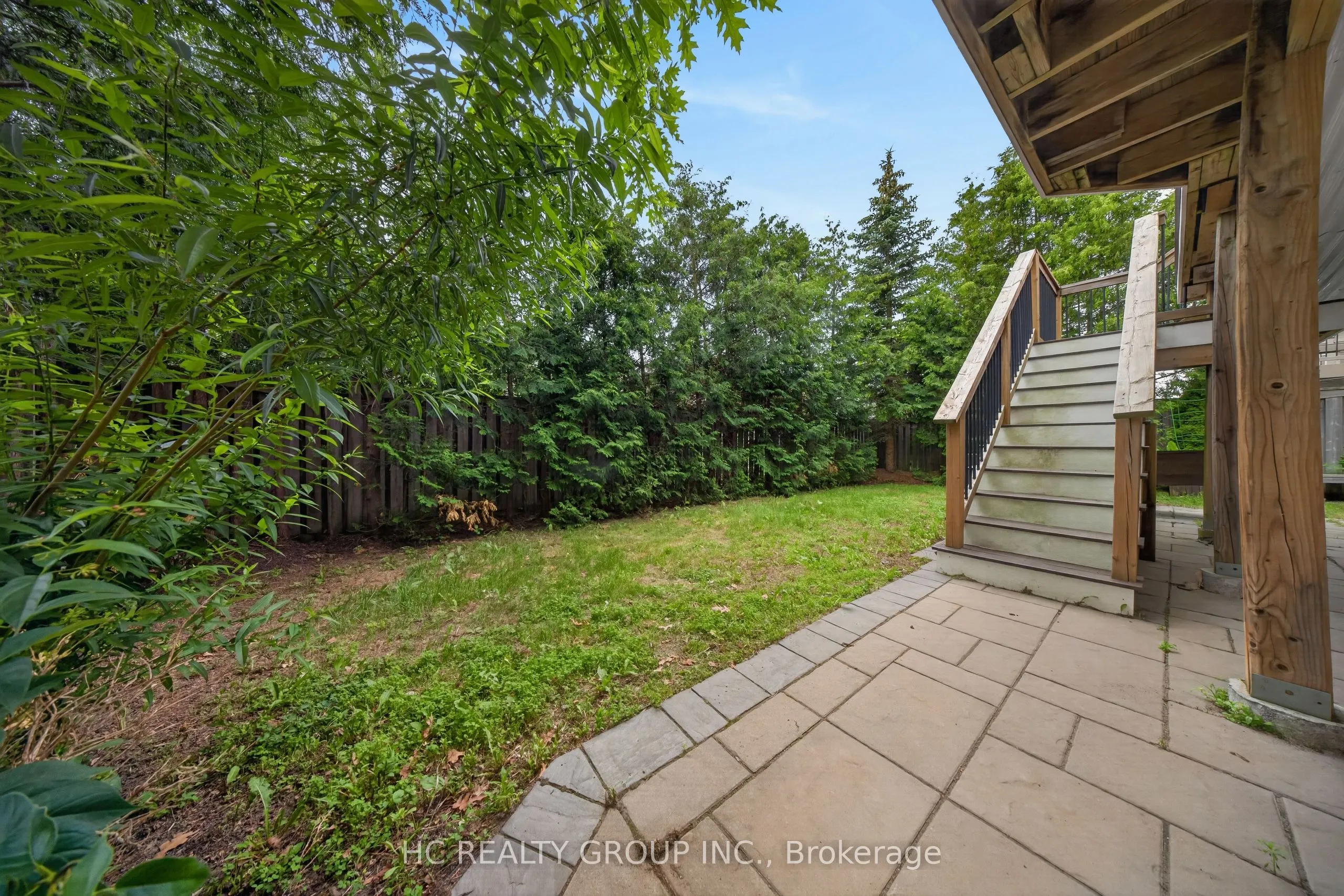 21 Wolf Trail Crescent