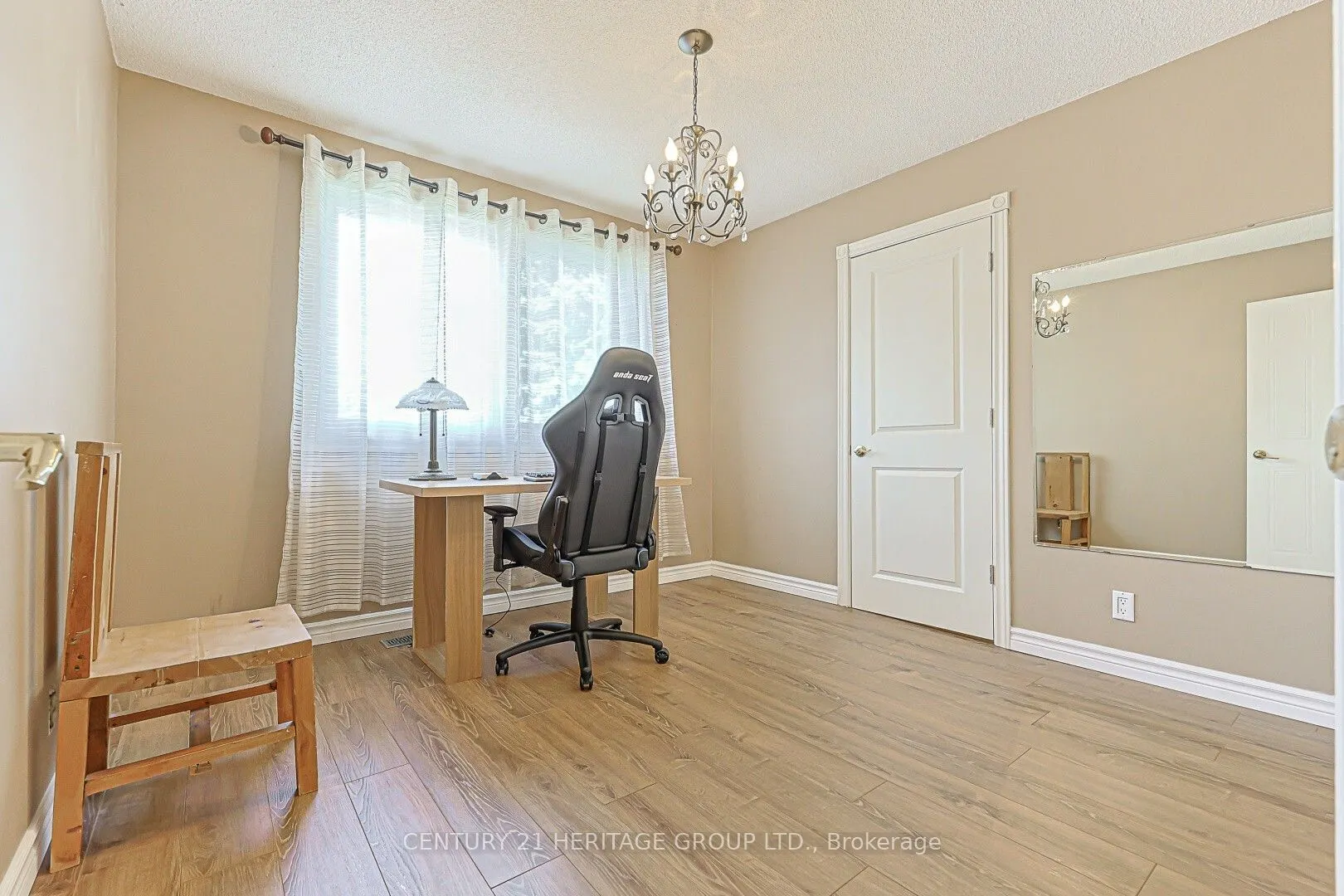 12 Gres Court