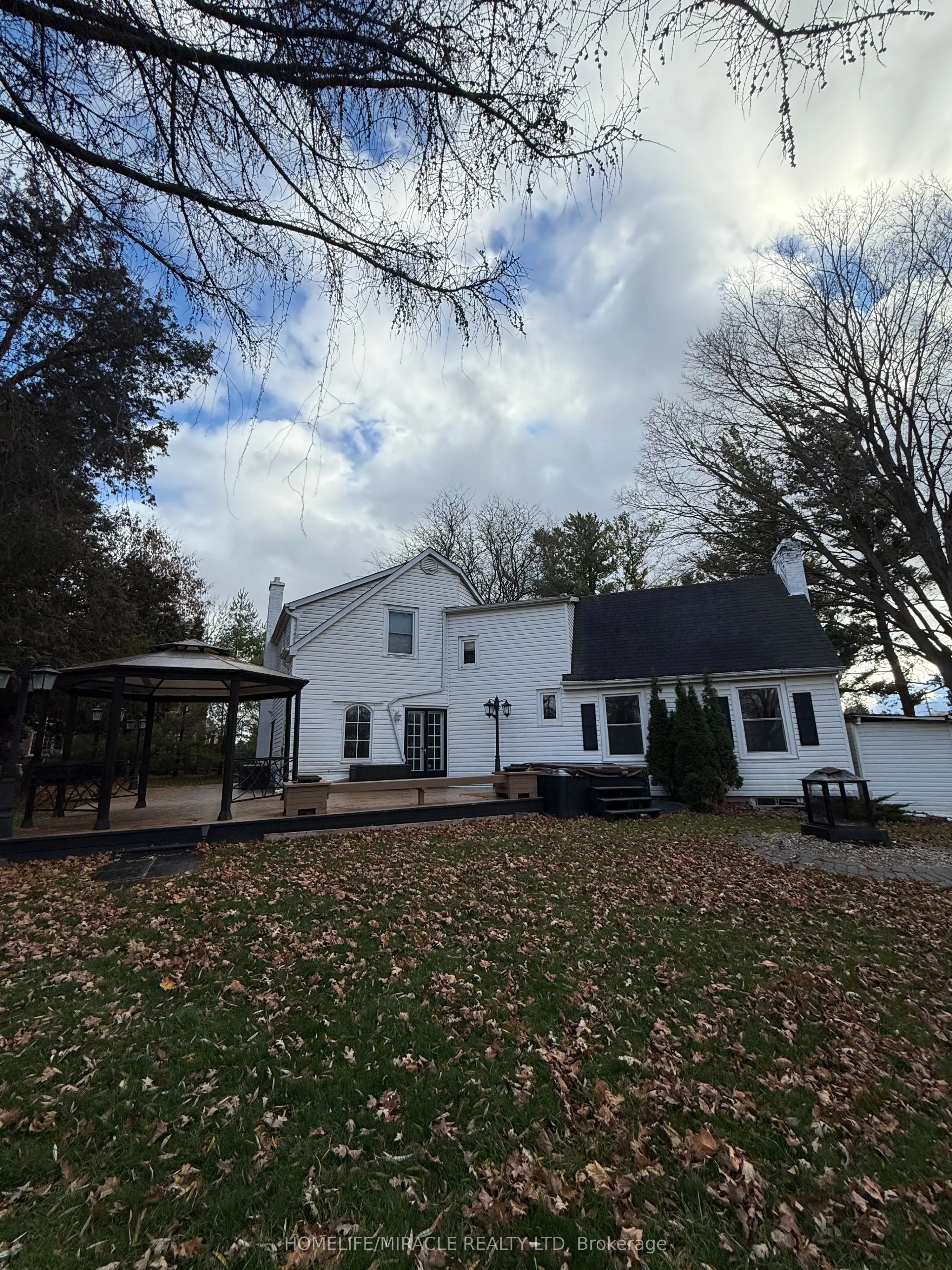 10 Yorkton Boulevard