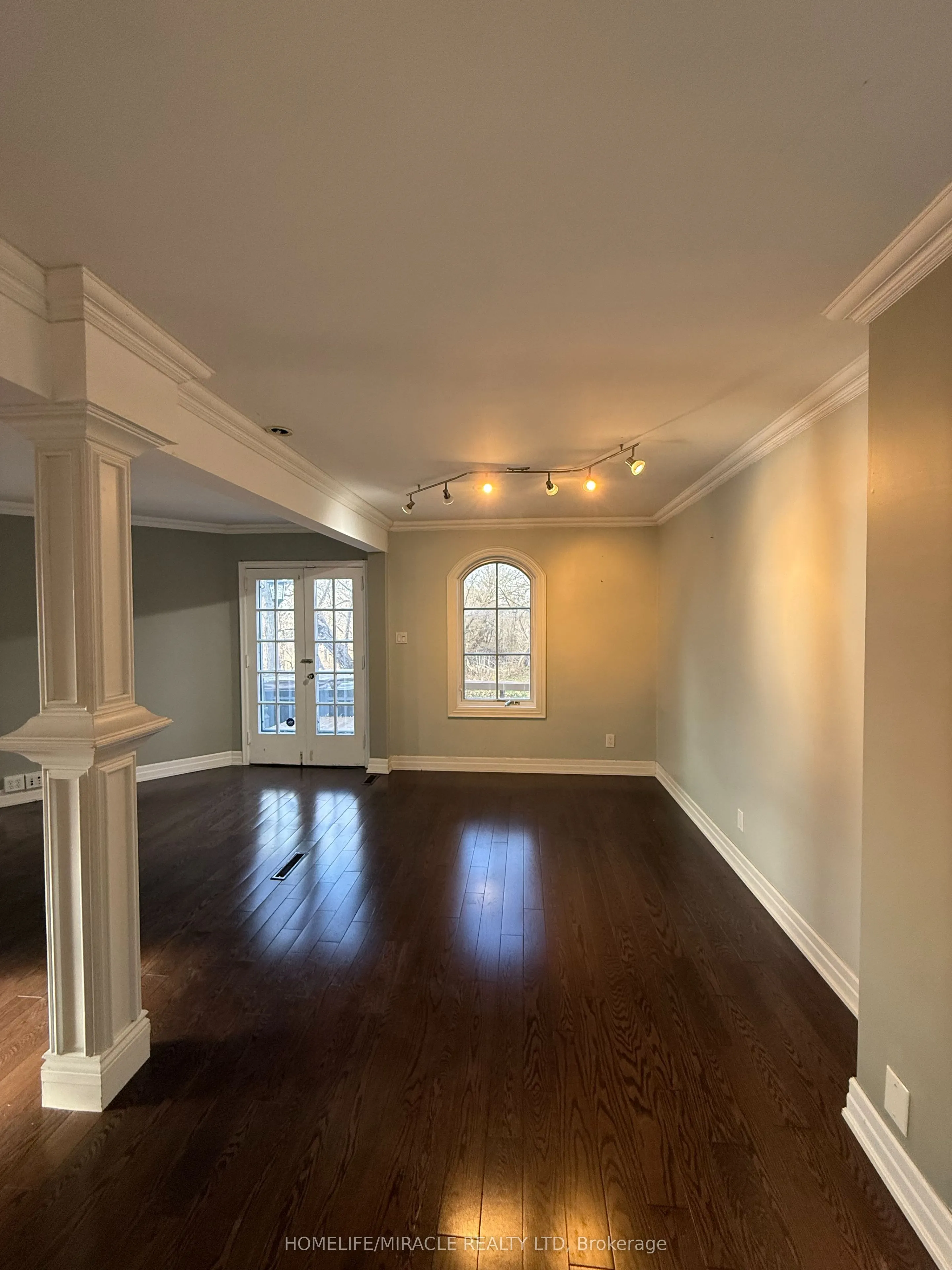 10 Yorkton Boulevard