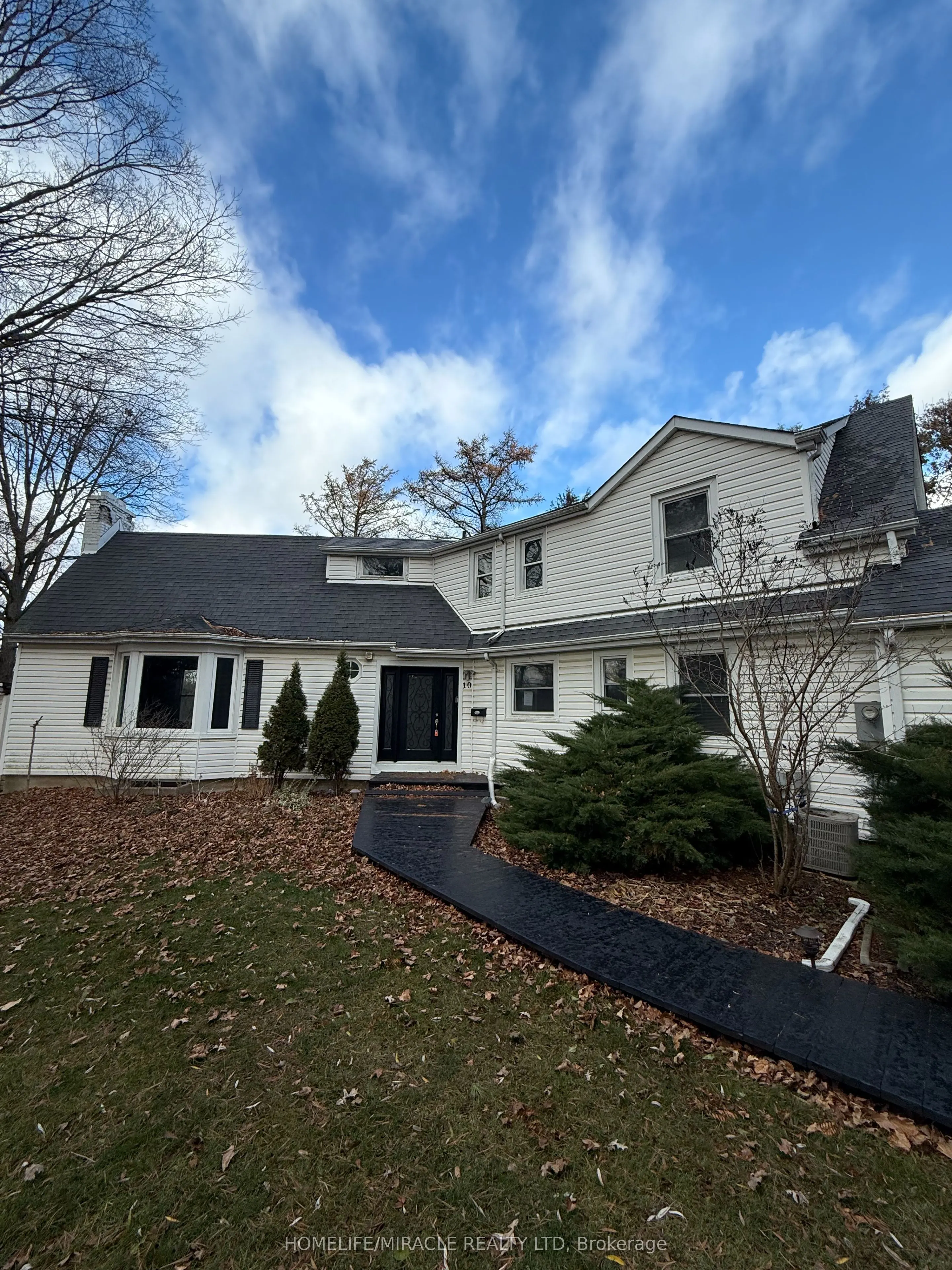 10 Yorkton Boulevard