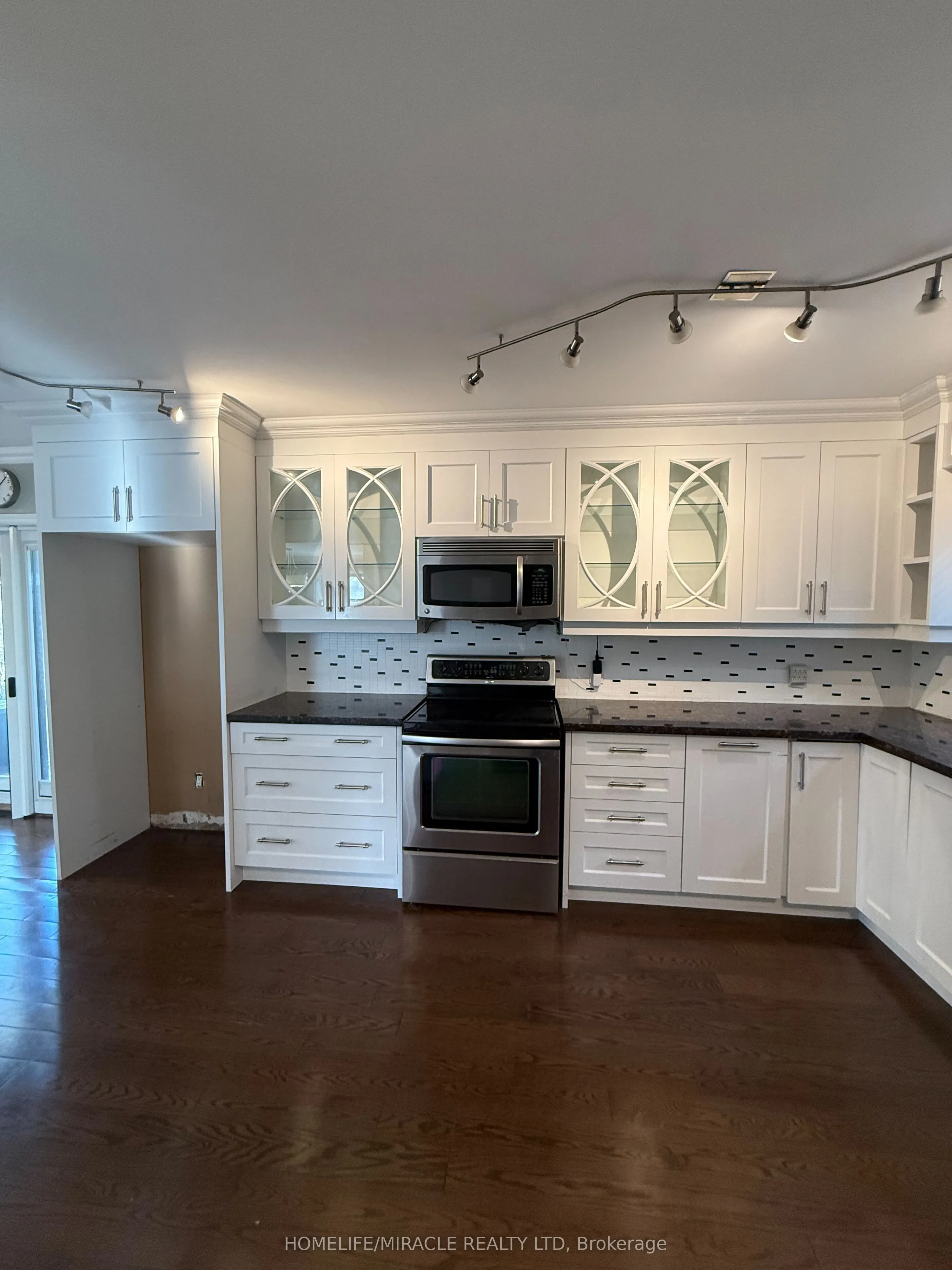 10 Yorkton Boulevard