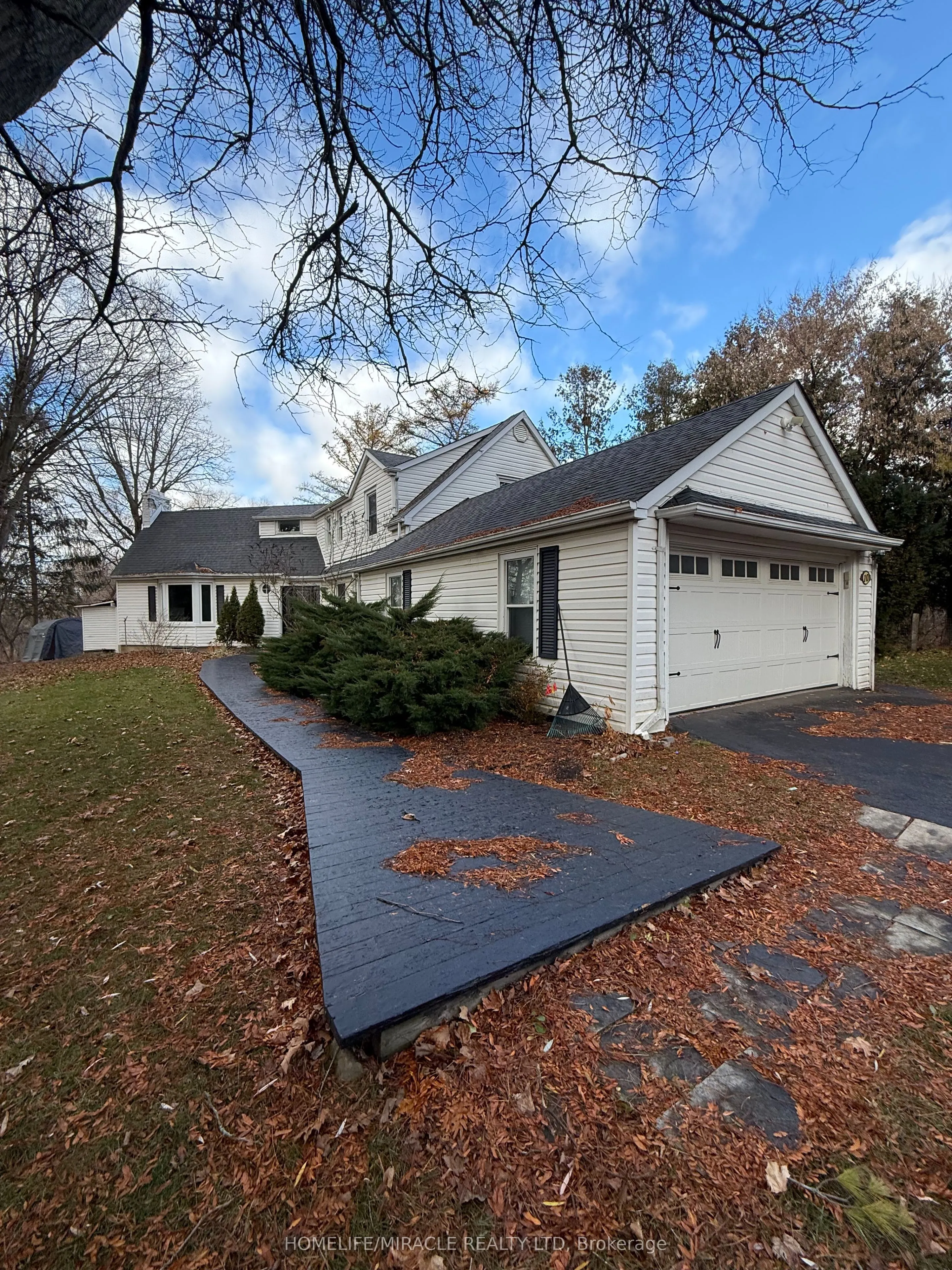 10 Yorkton Boulevard