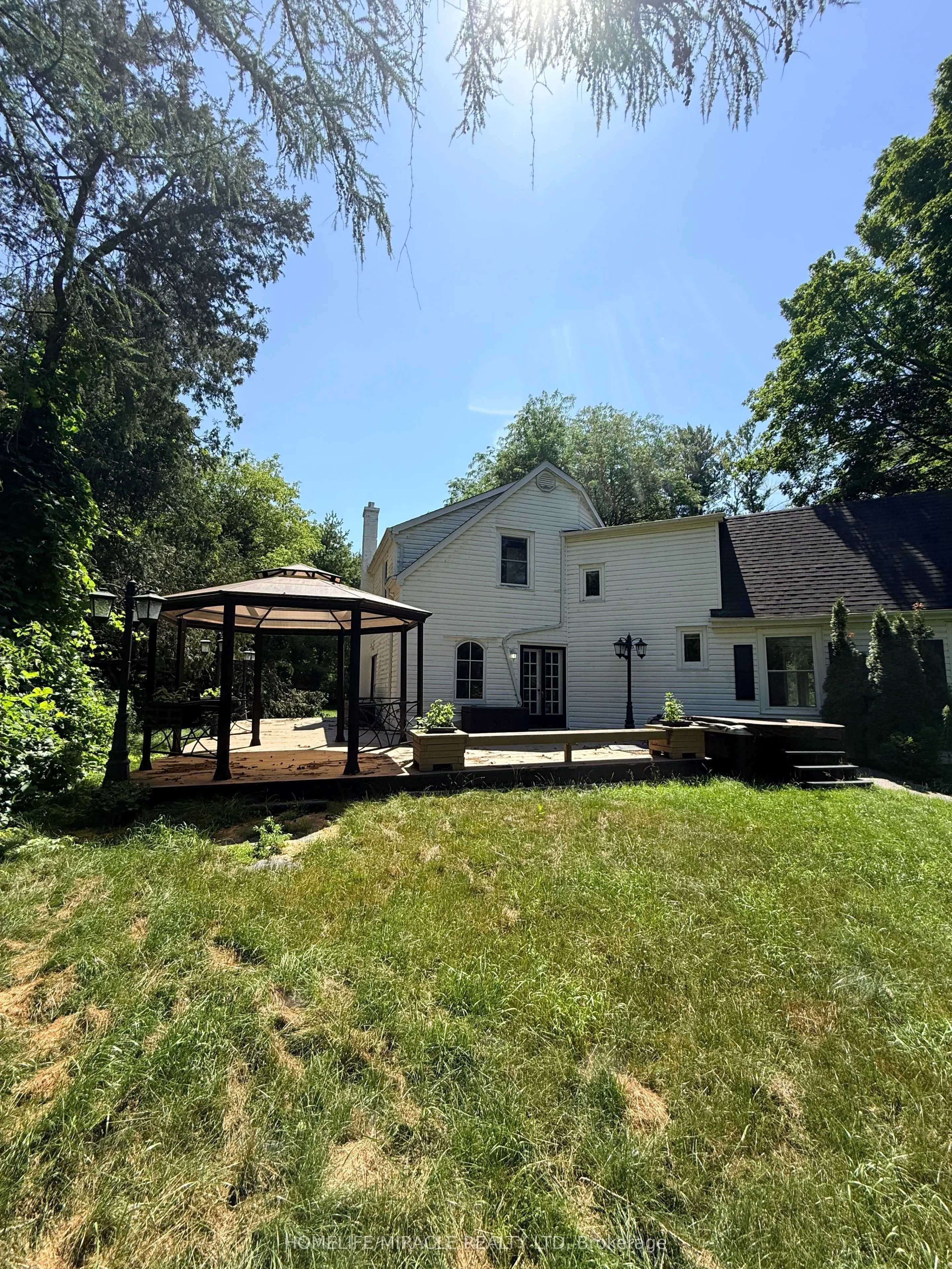 10 Yorkton Boulevard