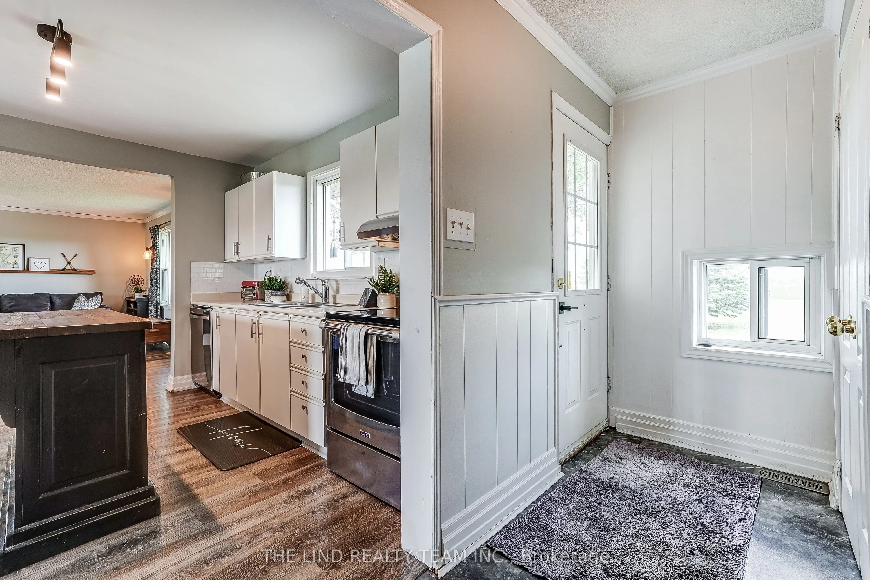 19505 Bathurst Street