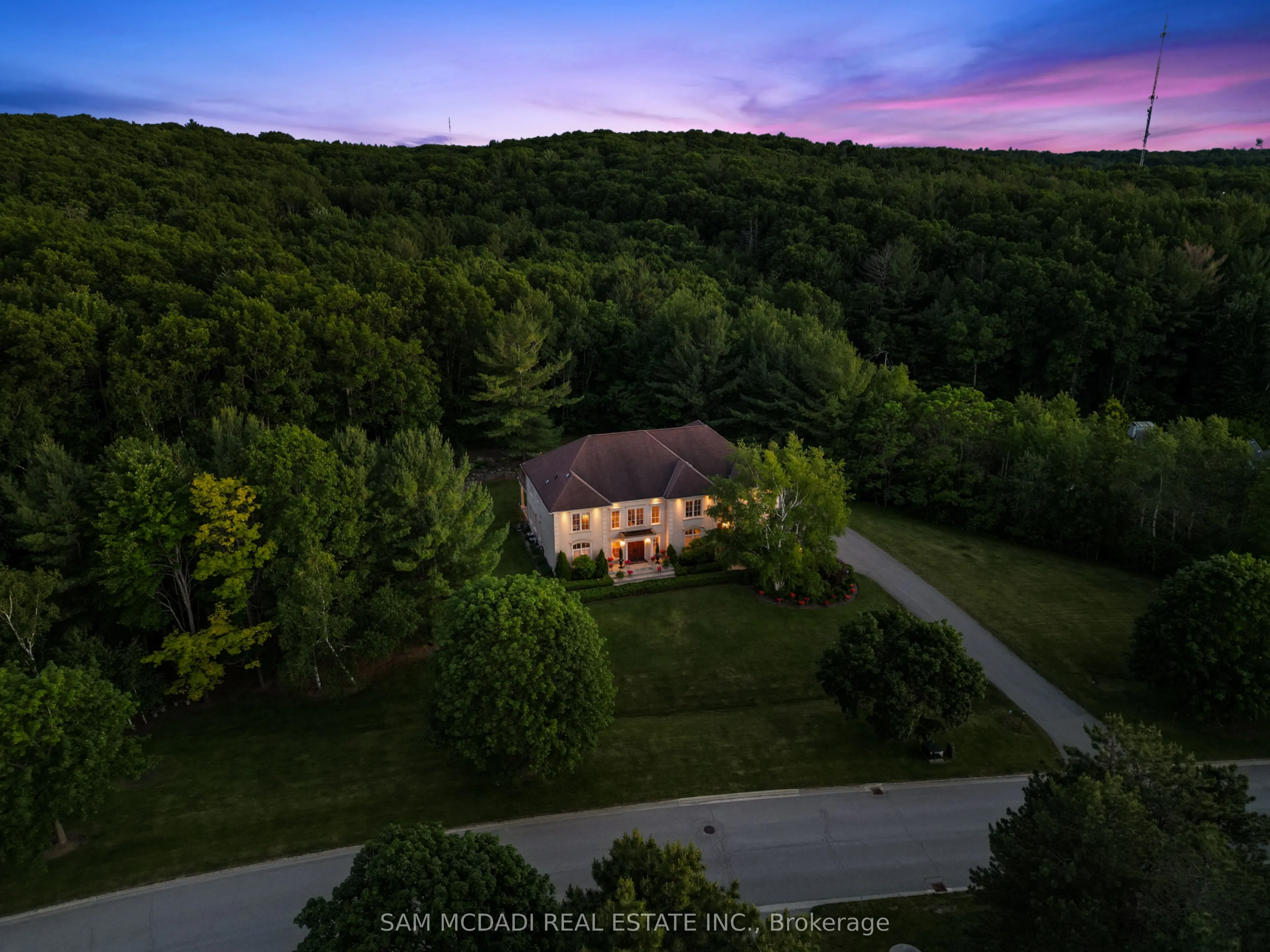 65 Kingswood Drive