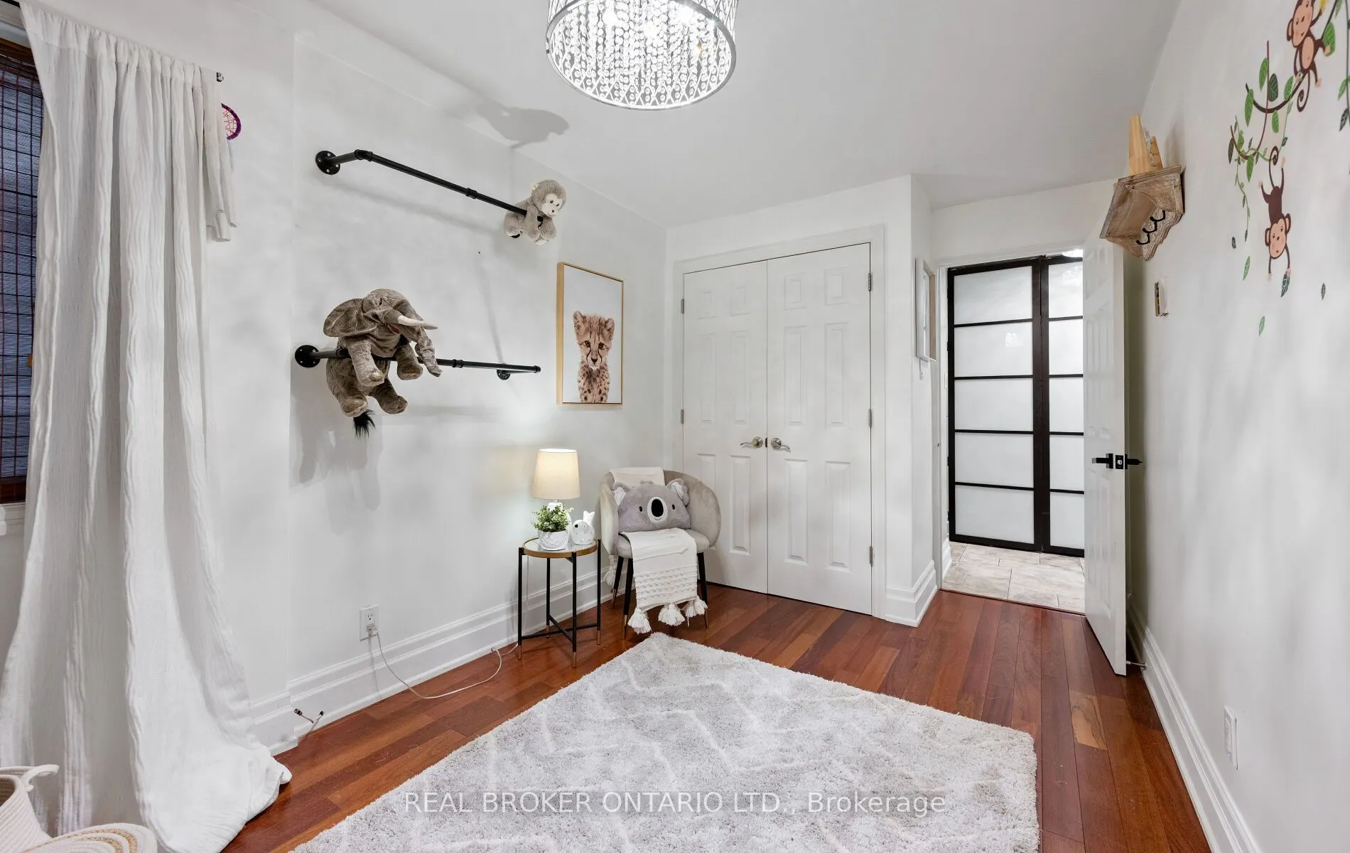 21 Elizabeth Street S #202