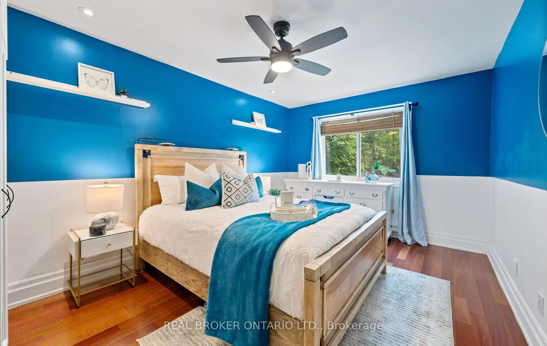 21 Elizabeth Street S #202