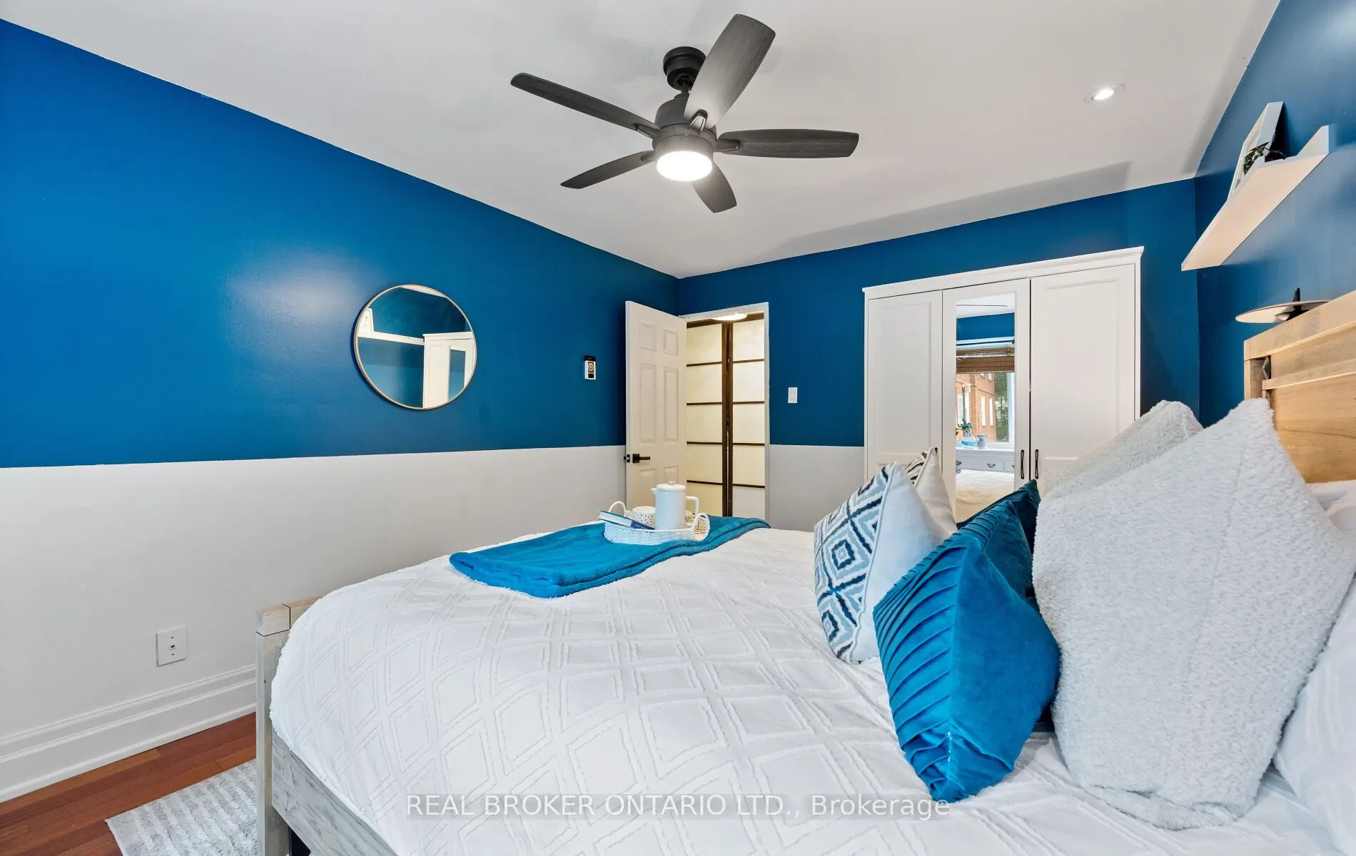 21 Elizabeth Street S #202