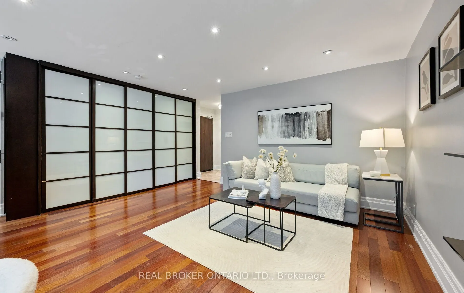 21 Elizabeth Street S #202