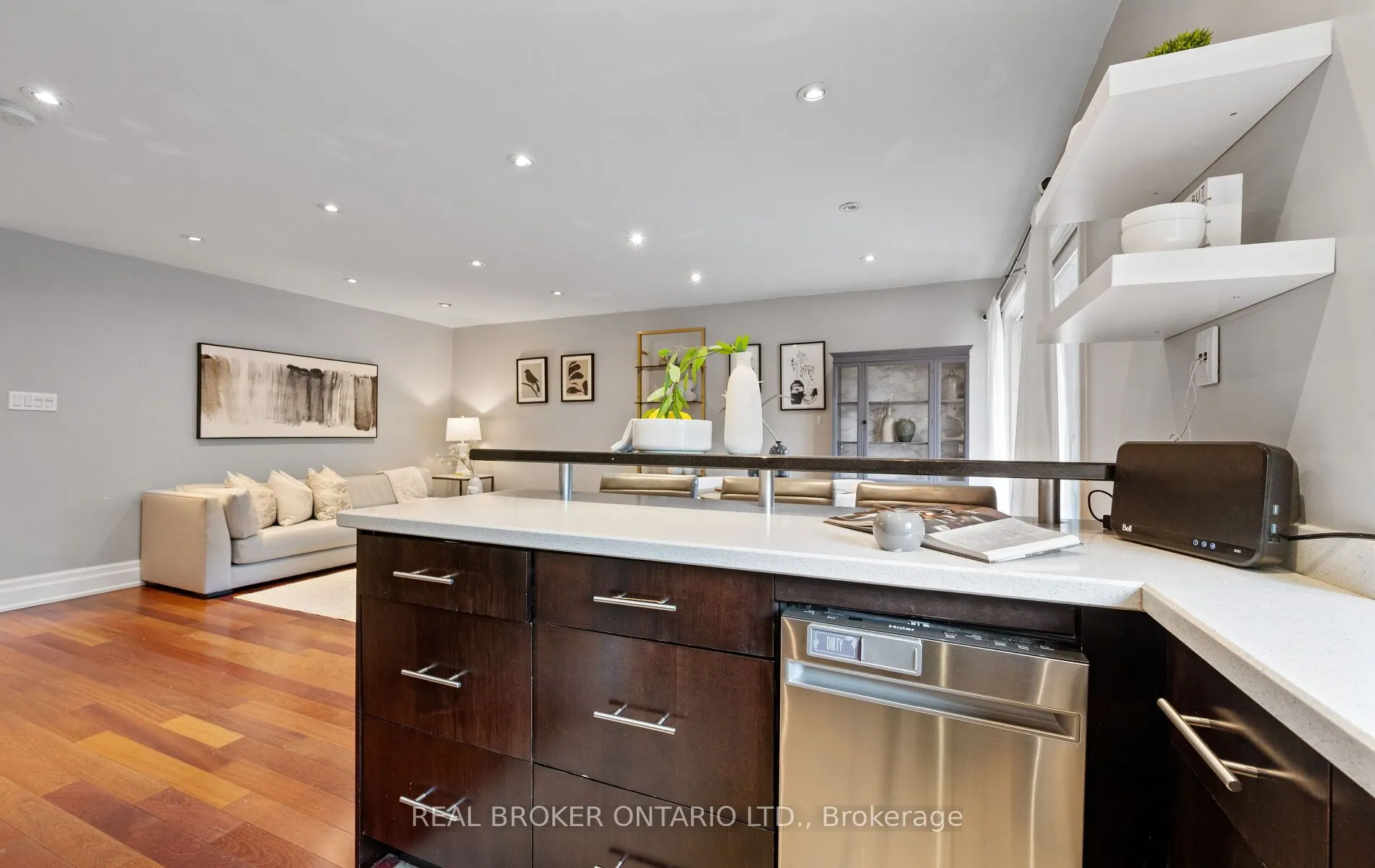 21 Elizabeth Street S #202