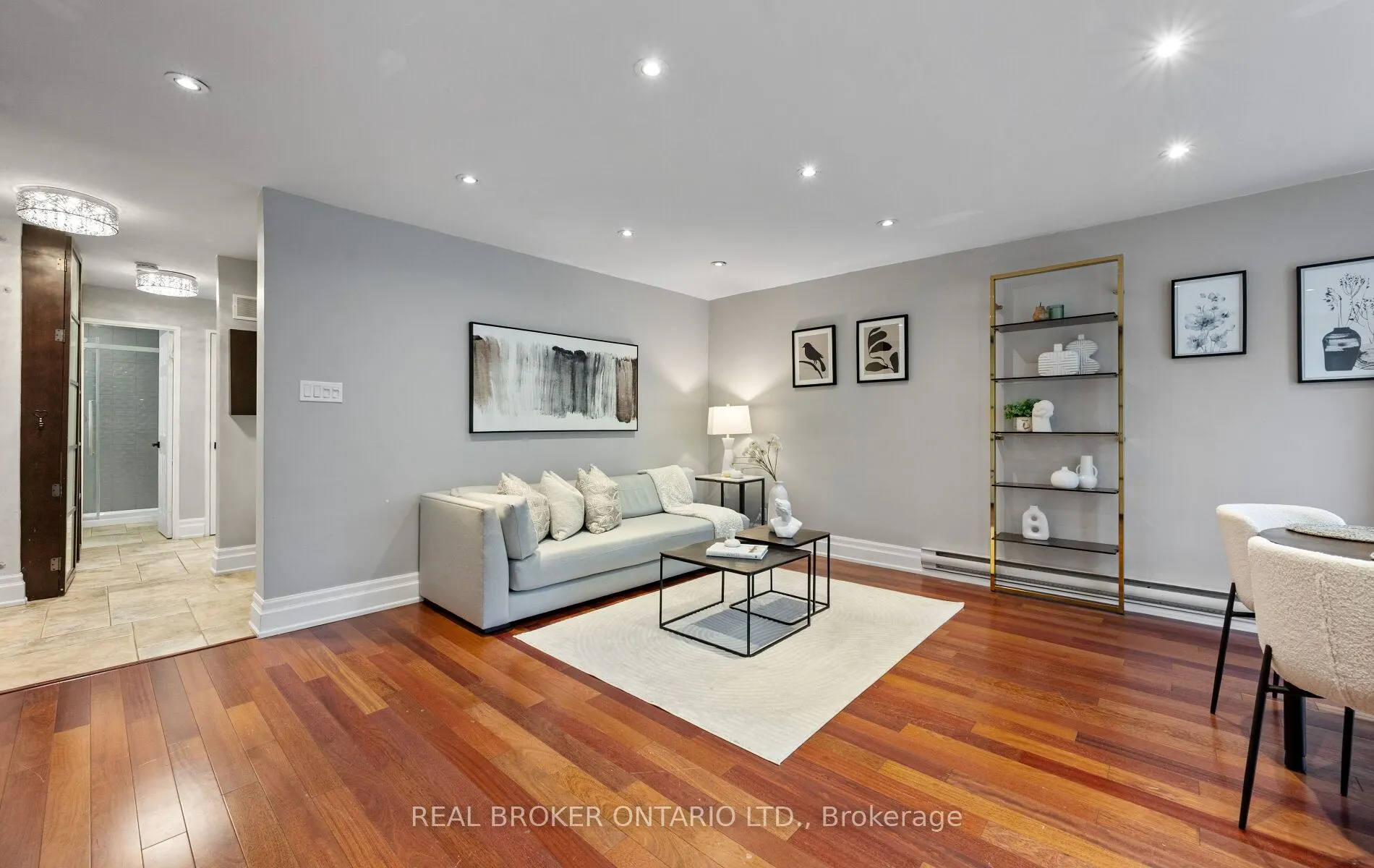 21 Elizabeth Street S #202