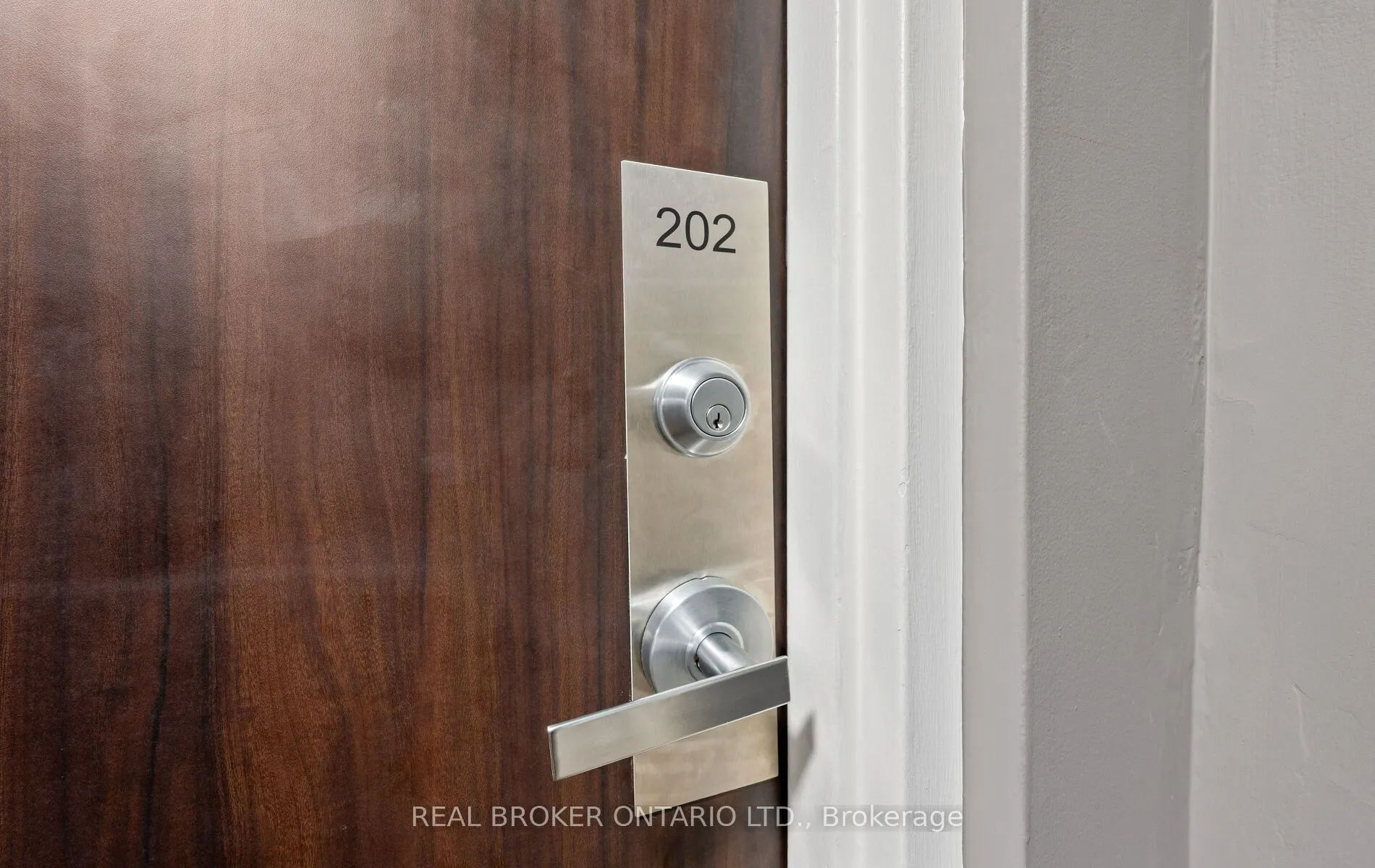 21 Elizabeth Street S #202