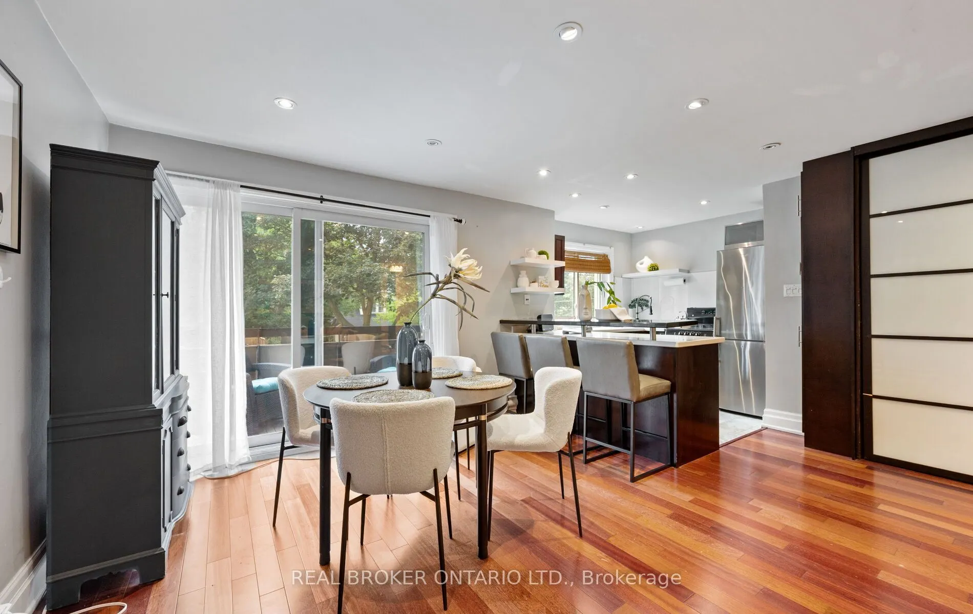 21 Elizabeth Street S #202