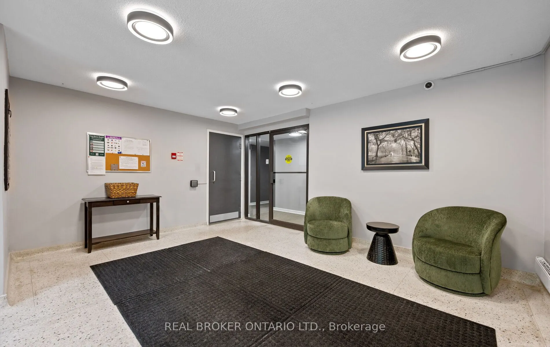 21 Elizabeth Street S #202