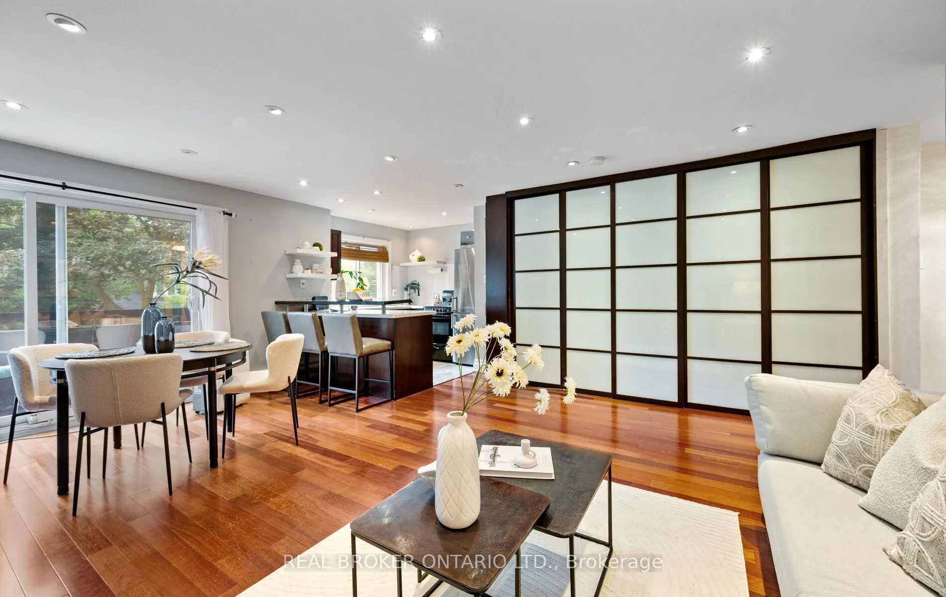 21 Elizabeth Street S #202