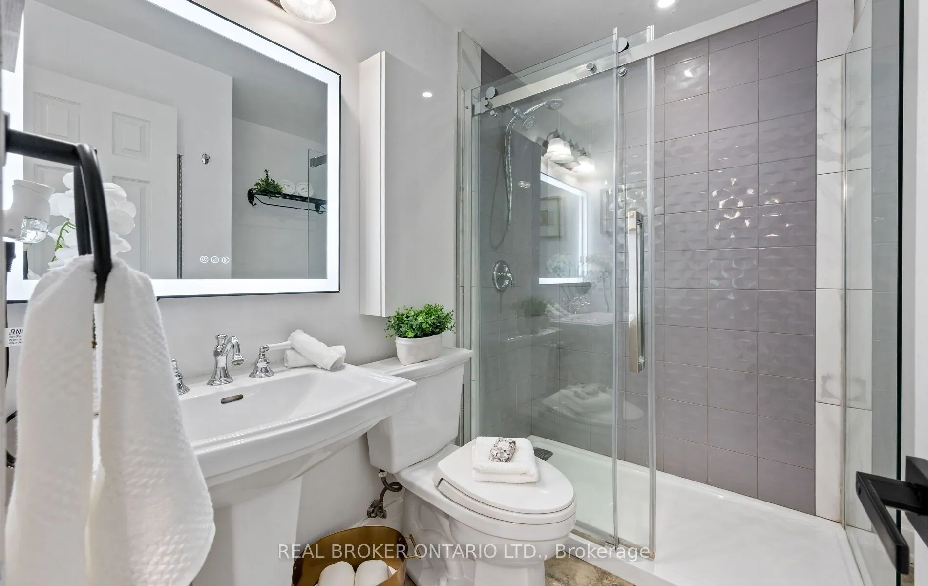 21 Elizabeth Street S #202