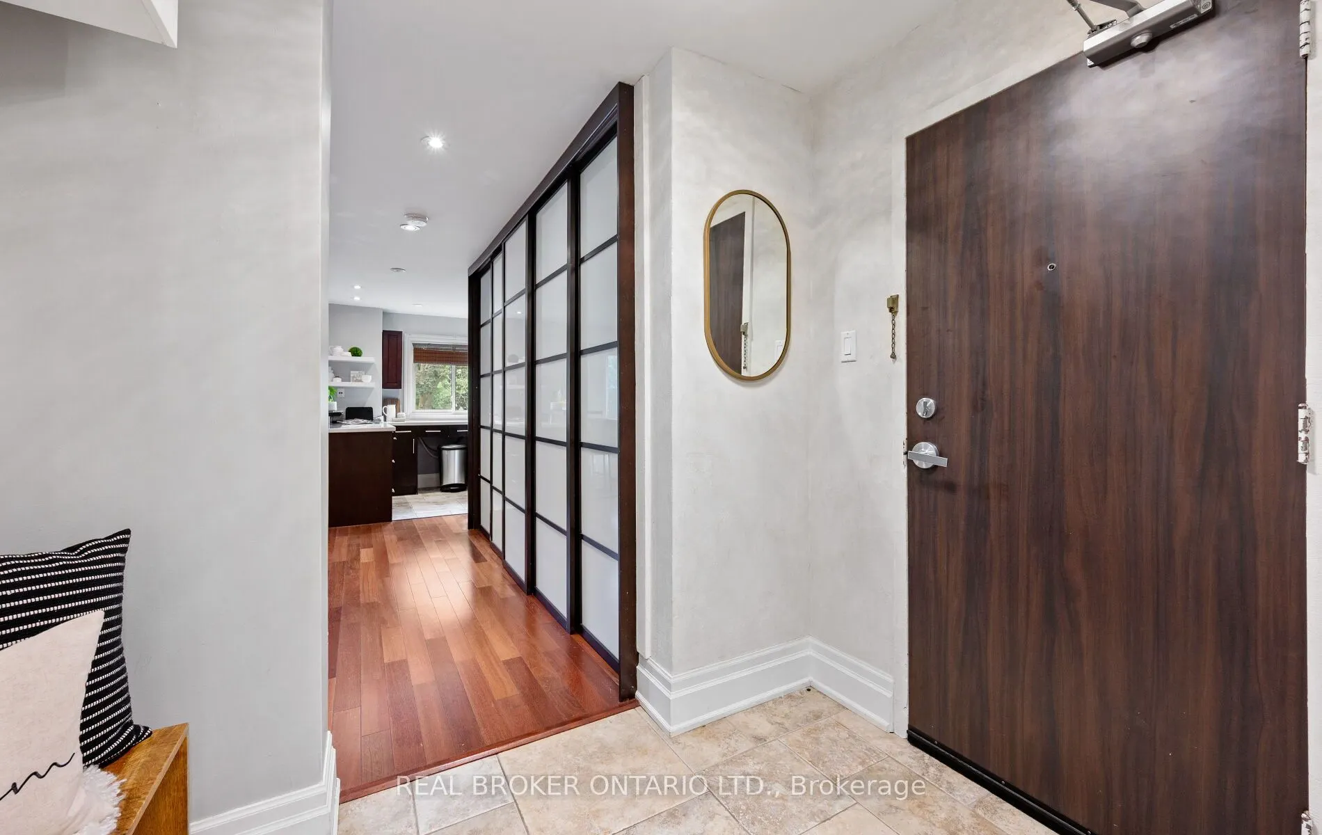 21 Elizabeth Street S #202