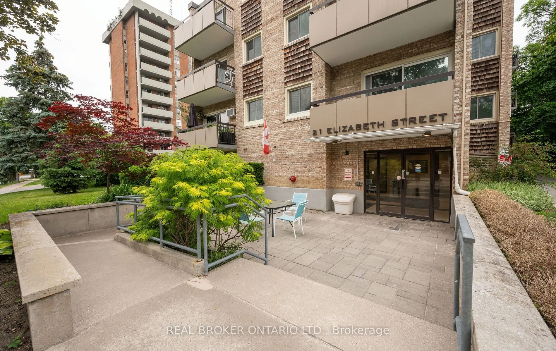 21 Elizabeth Street S #202