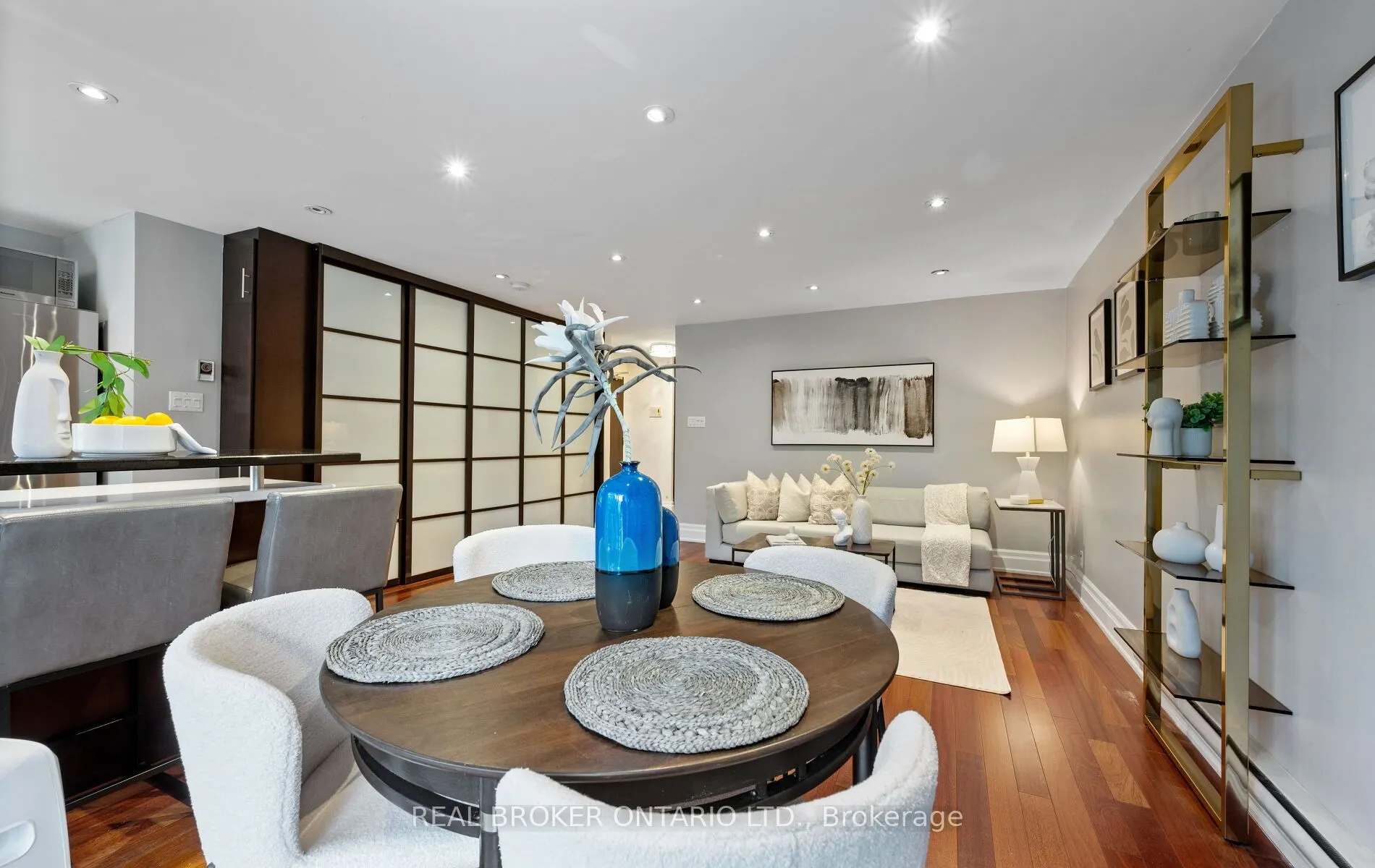 21 Elizabeth Street S #202