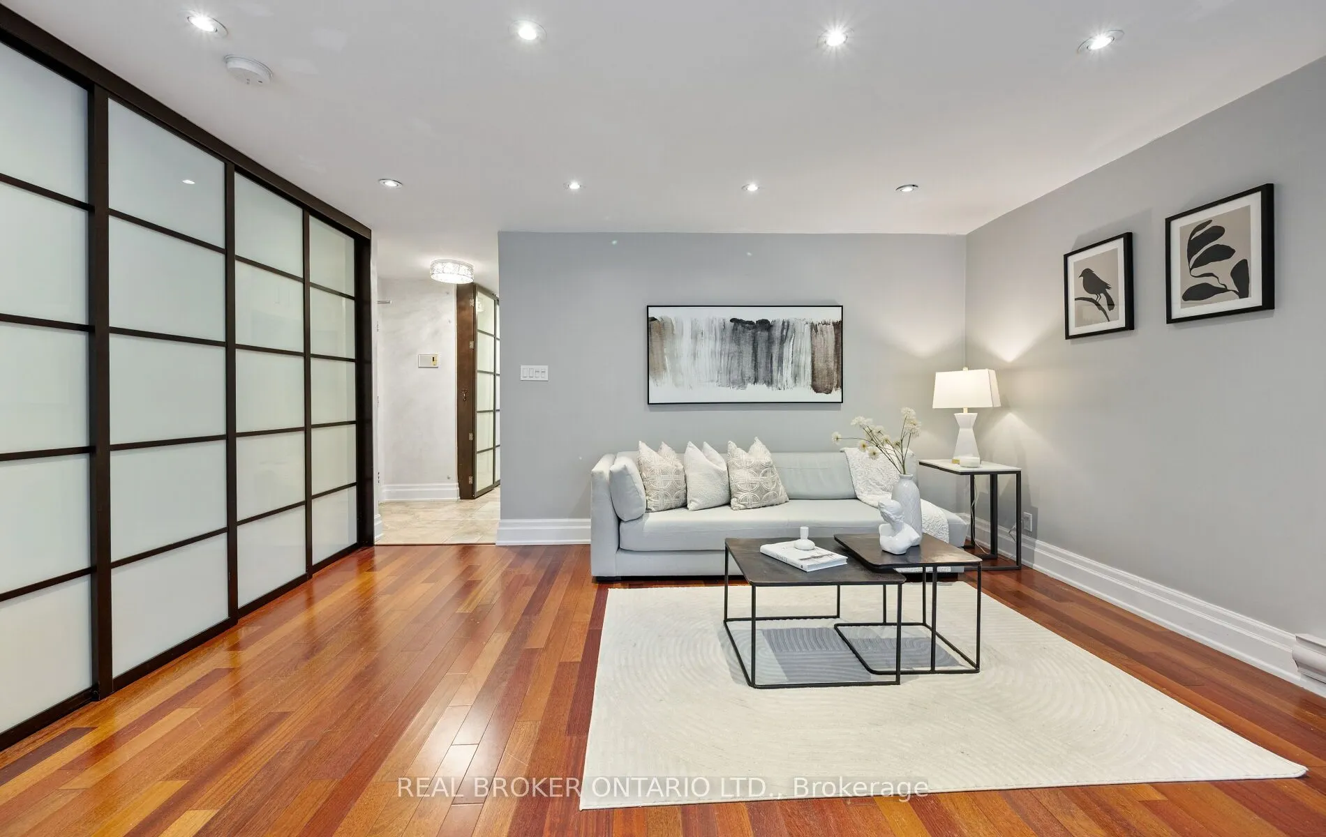 21 Elizabeth Street S #202