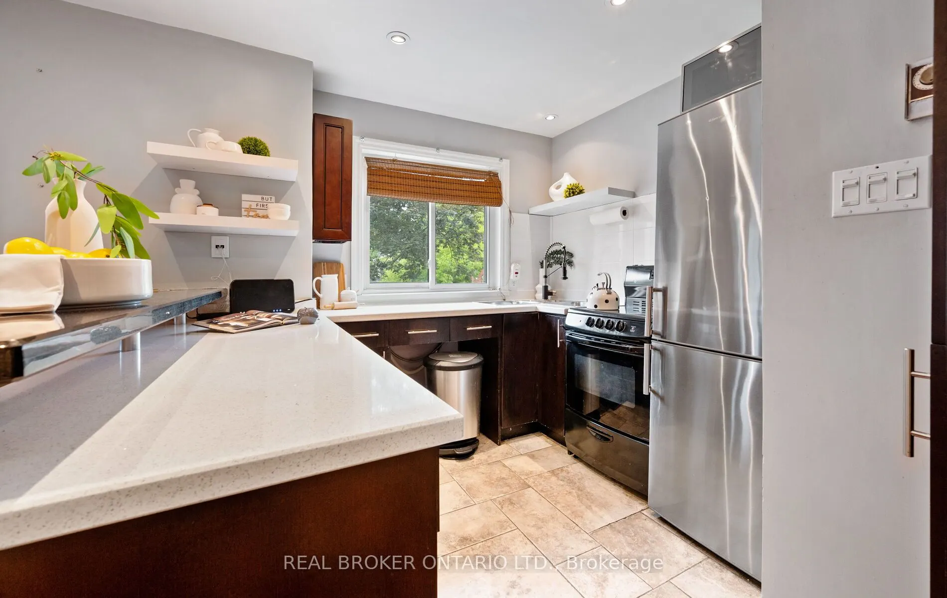 21 Elizabeth Street S #202