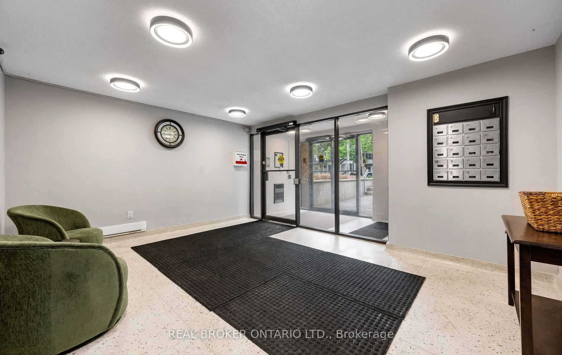 21 Elizabeth Street S #202