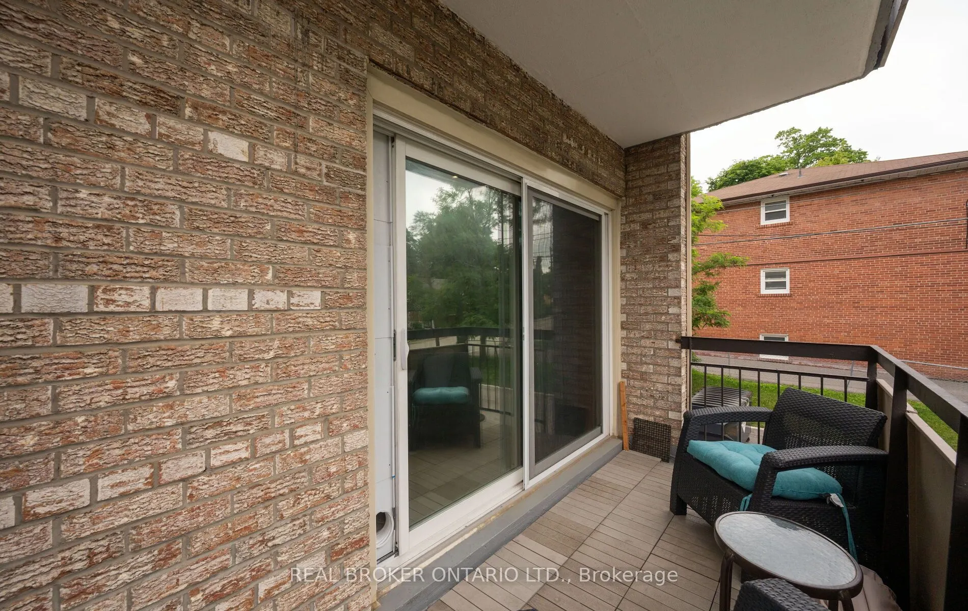 21 Elizabeth Street S #202