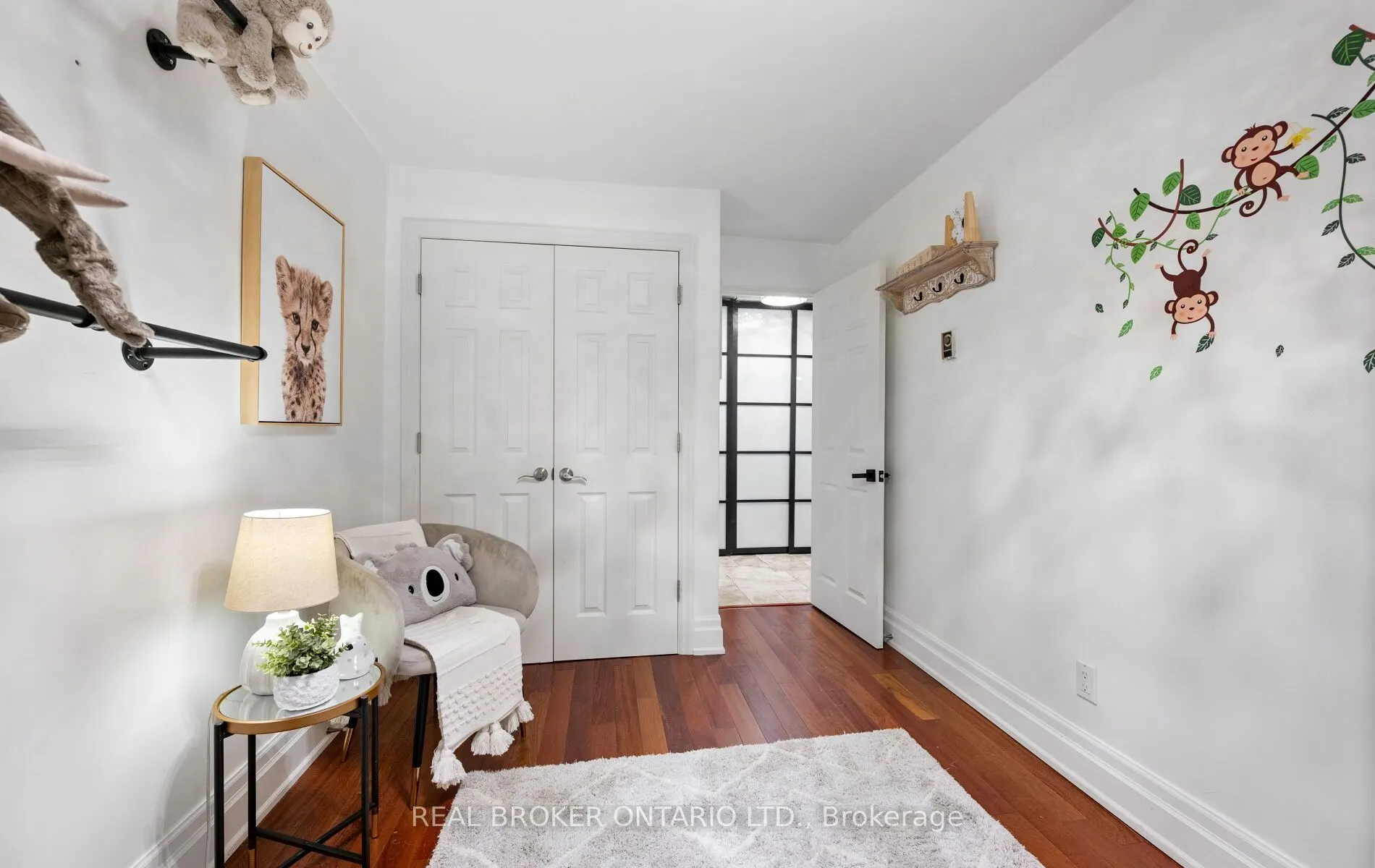 21 Elizabeth Street S #202