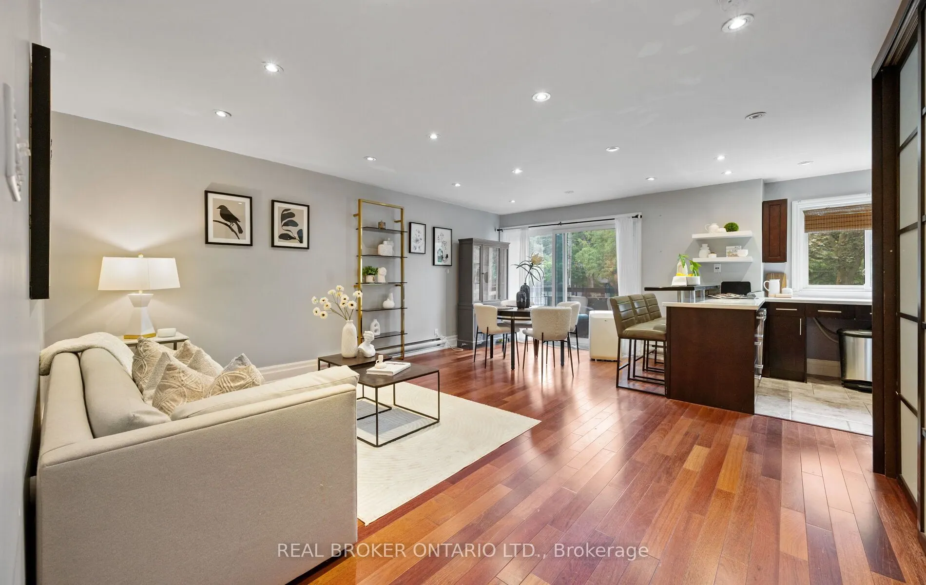 21 Elizabeth Street S #202