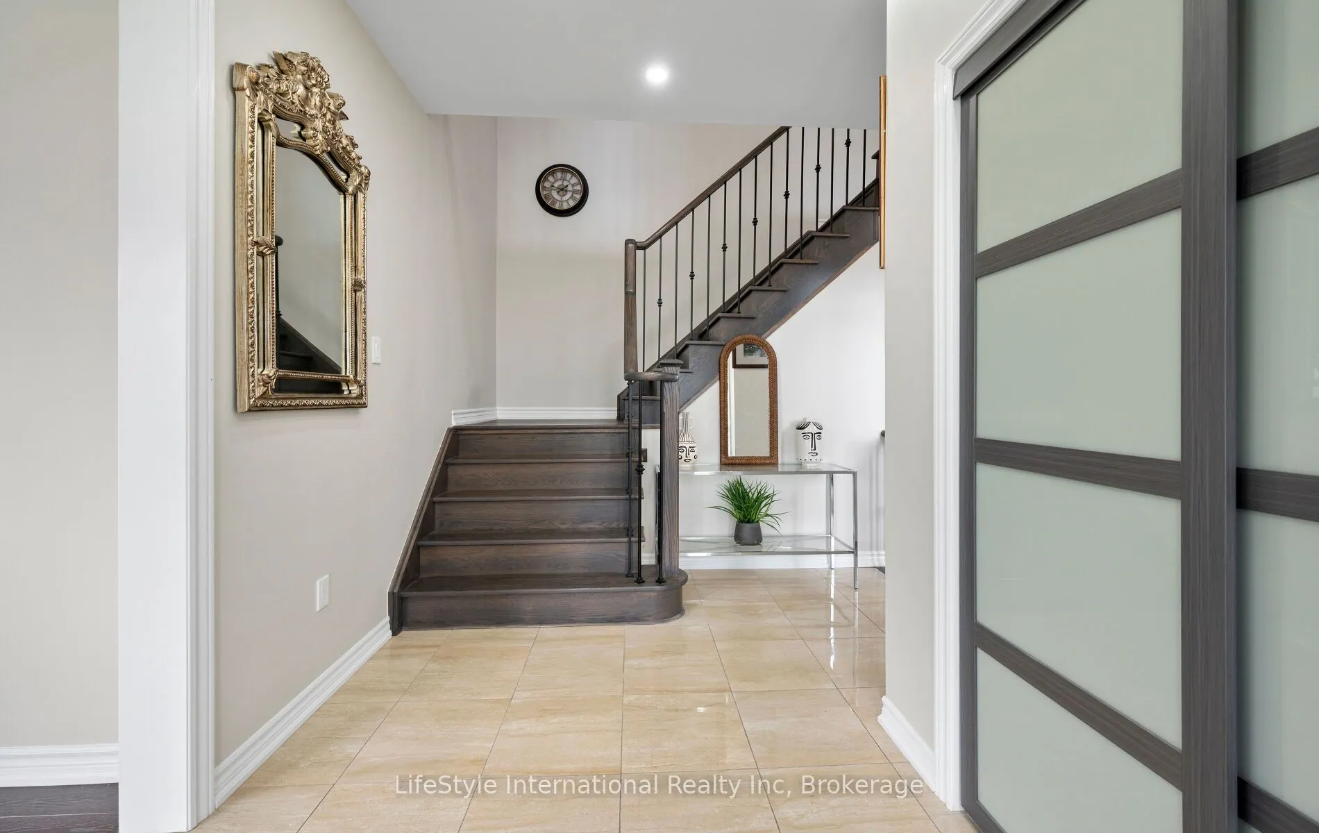 48 Hawke Crescent