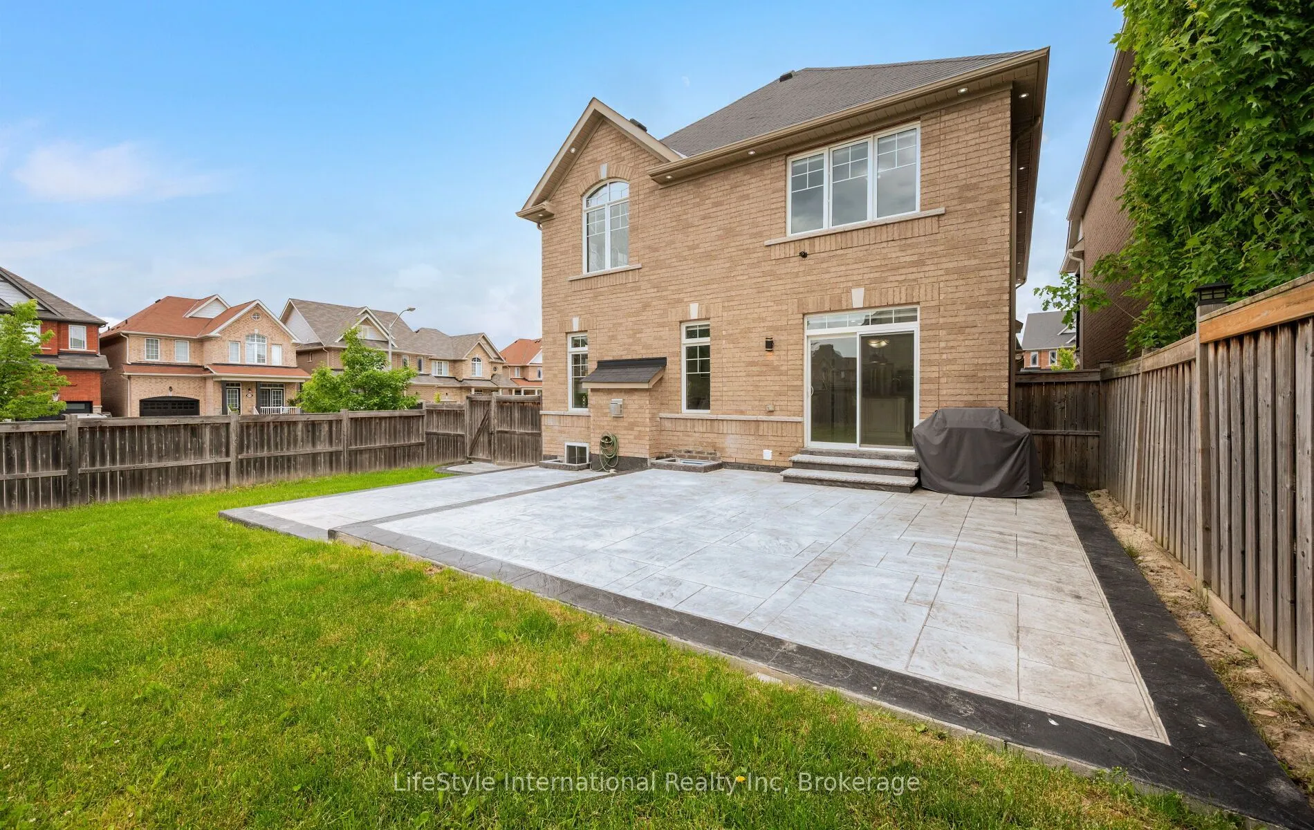 48 Hawke Crescent