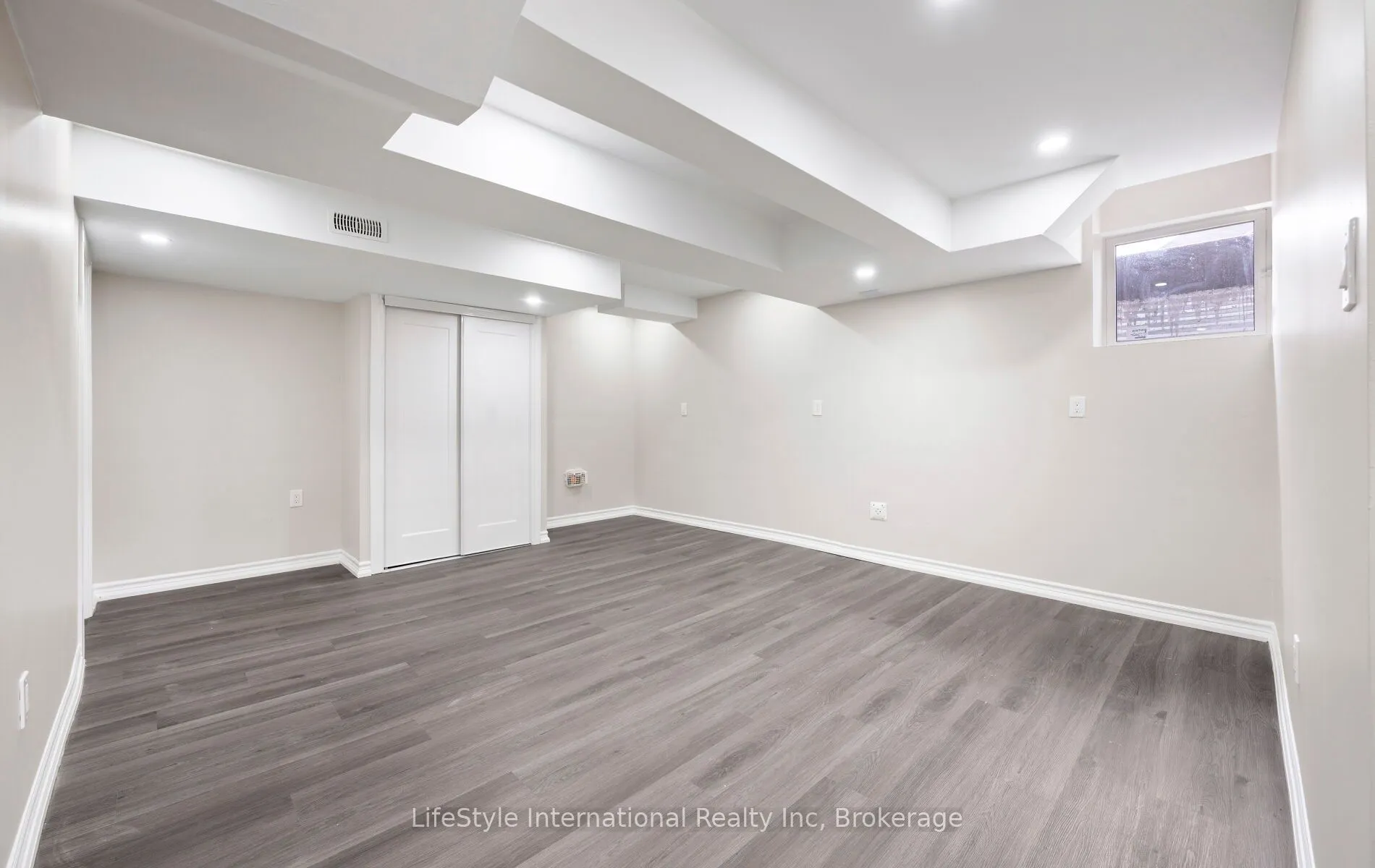 48 Hawke Crescent