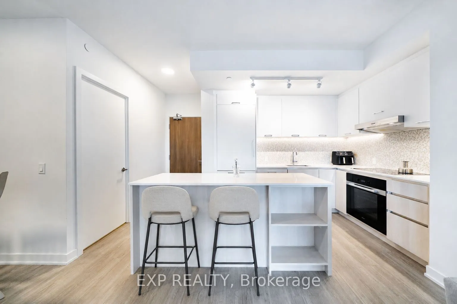 8188 Yonge Street #235