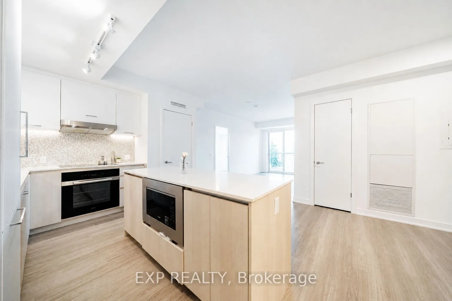 8188 Yonge Street #235