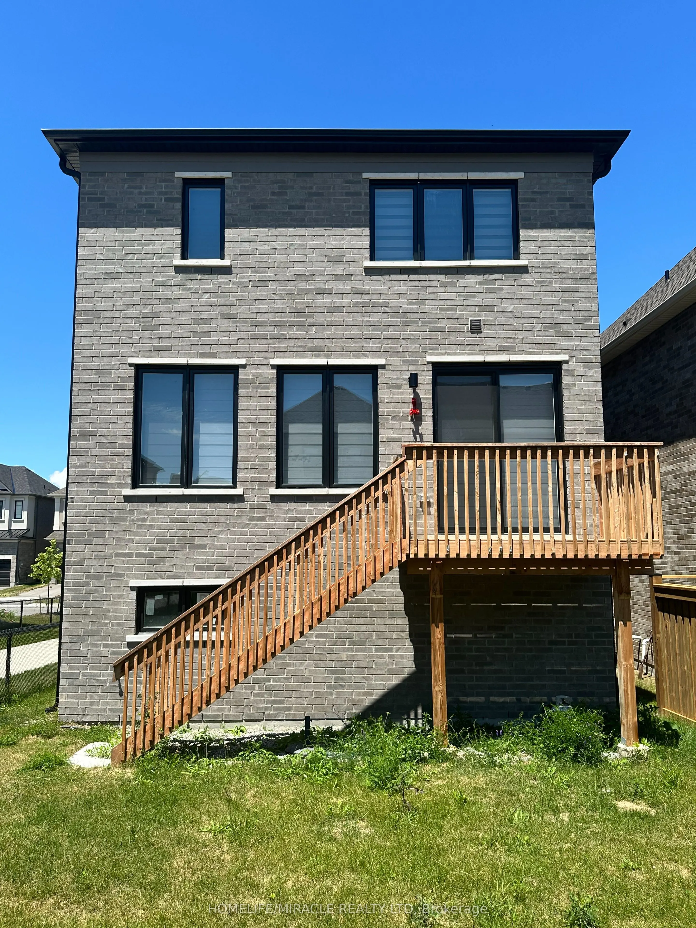 689 Mika Street