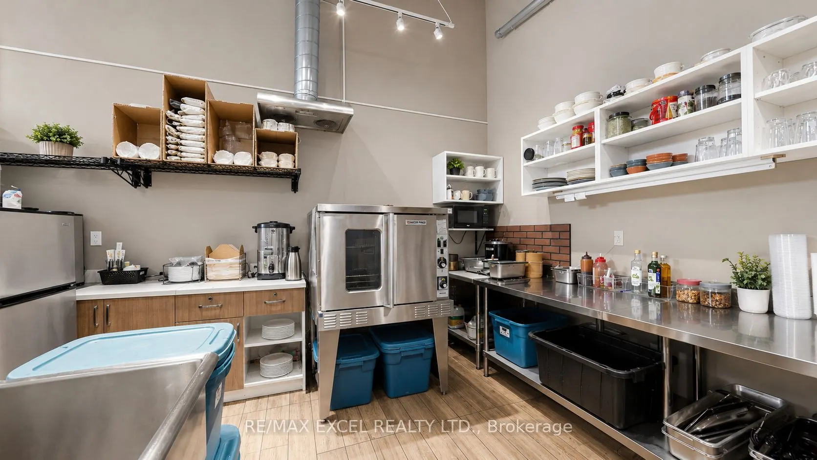 7181 YONGE Street #16