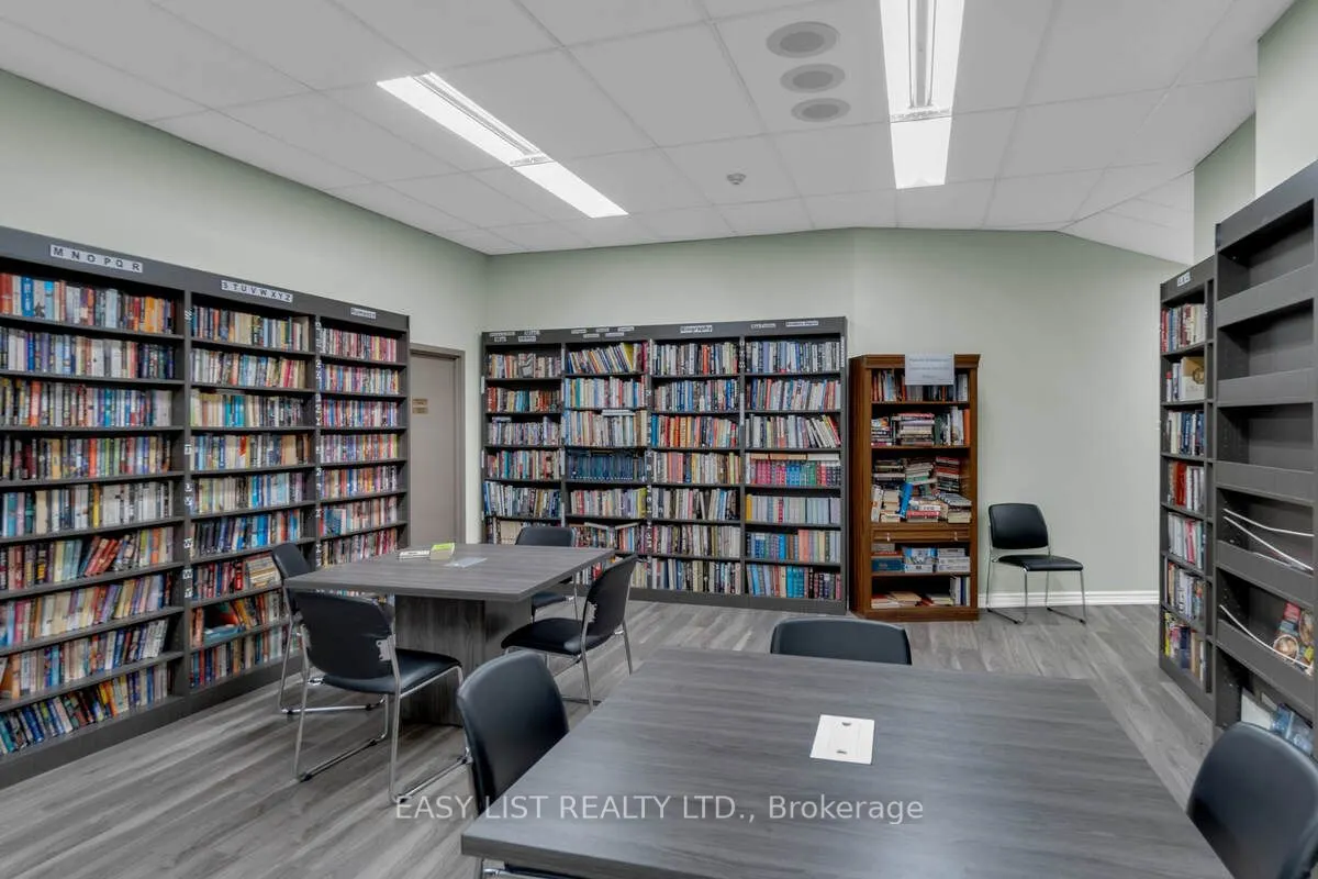20 Harding Boulevard W #810