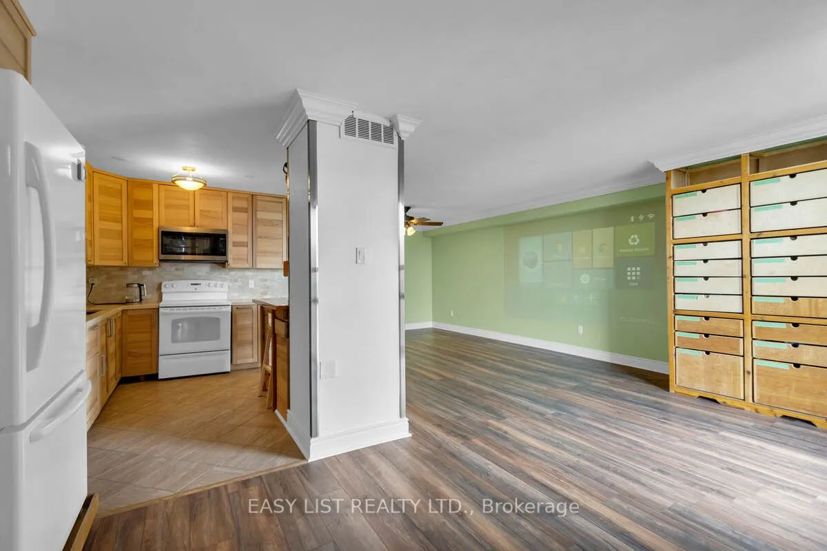 20 Harding Boulevard W #810