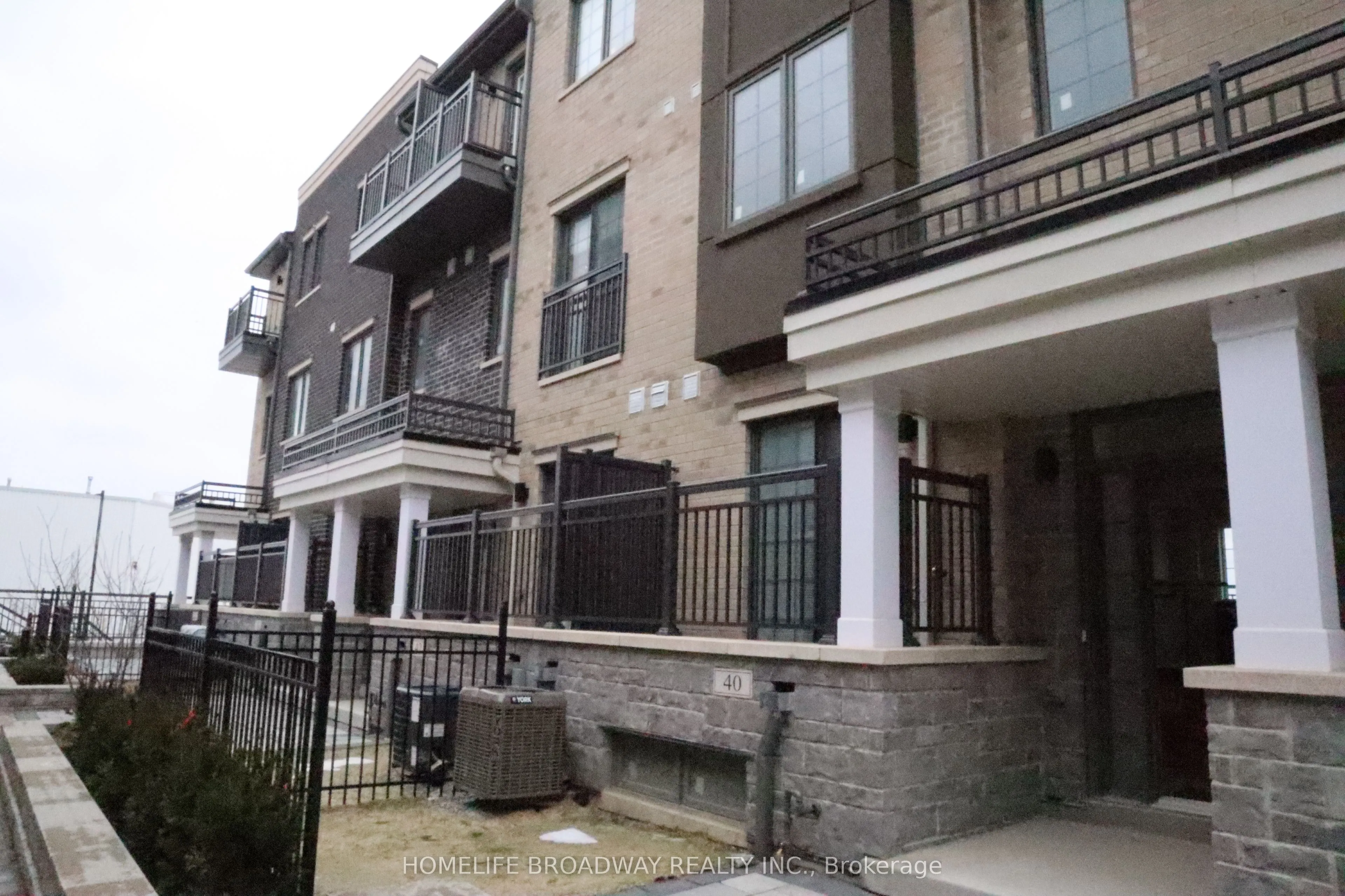 40 Clippers Crescent
