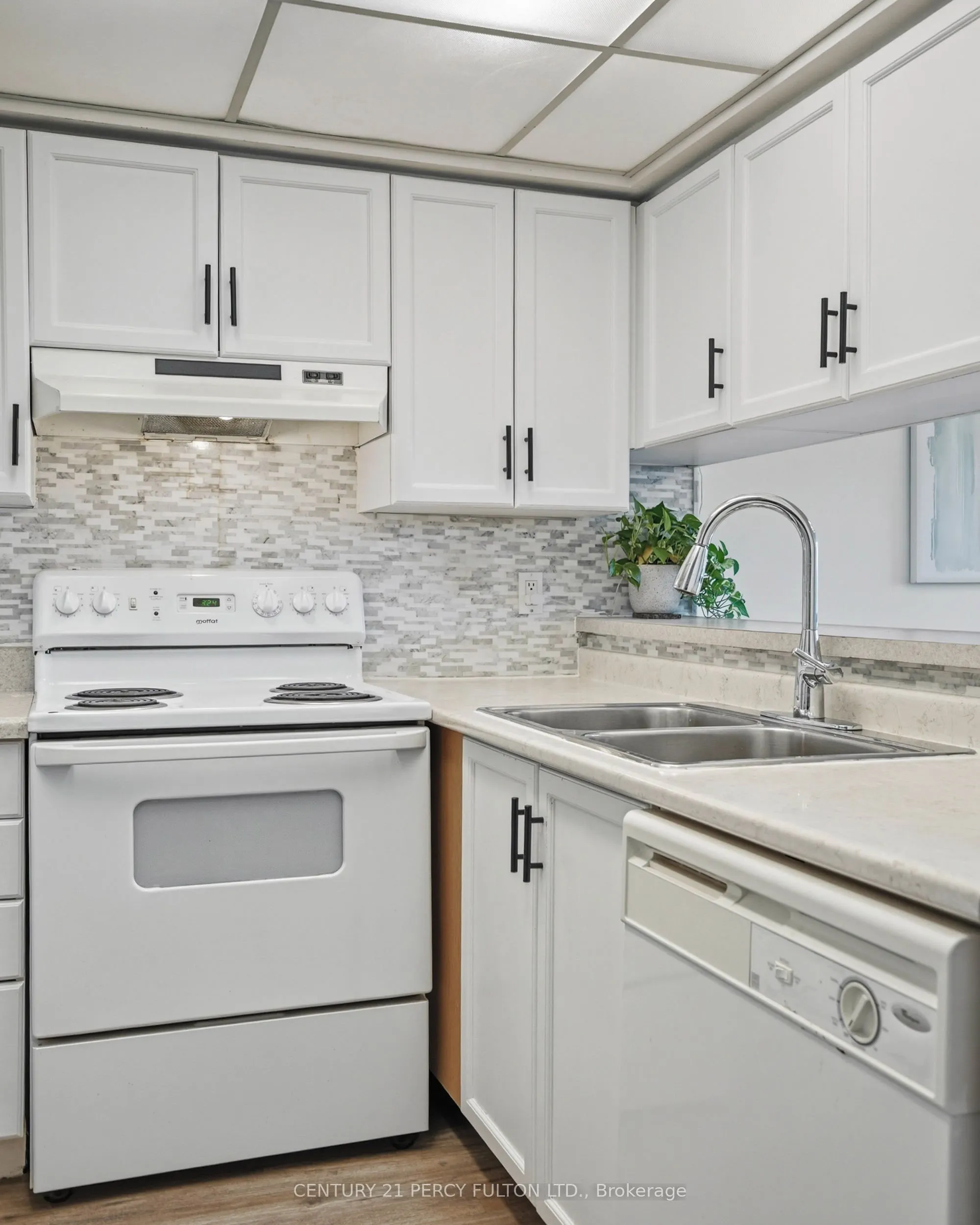 309 Major Mackenzie Avenue #611