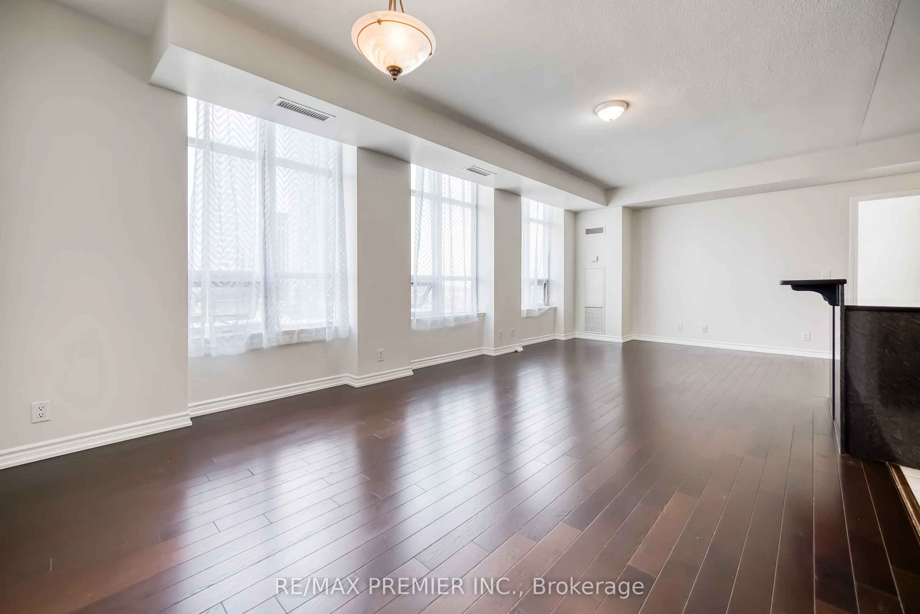9225 Jane Street #614