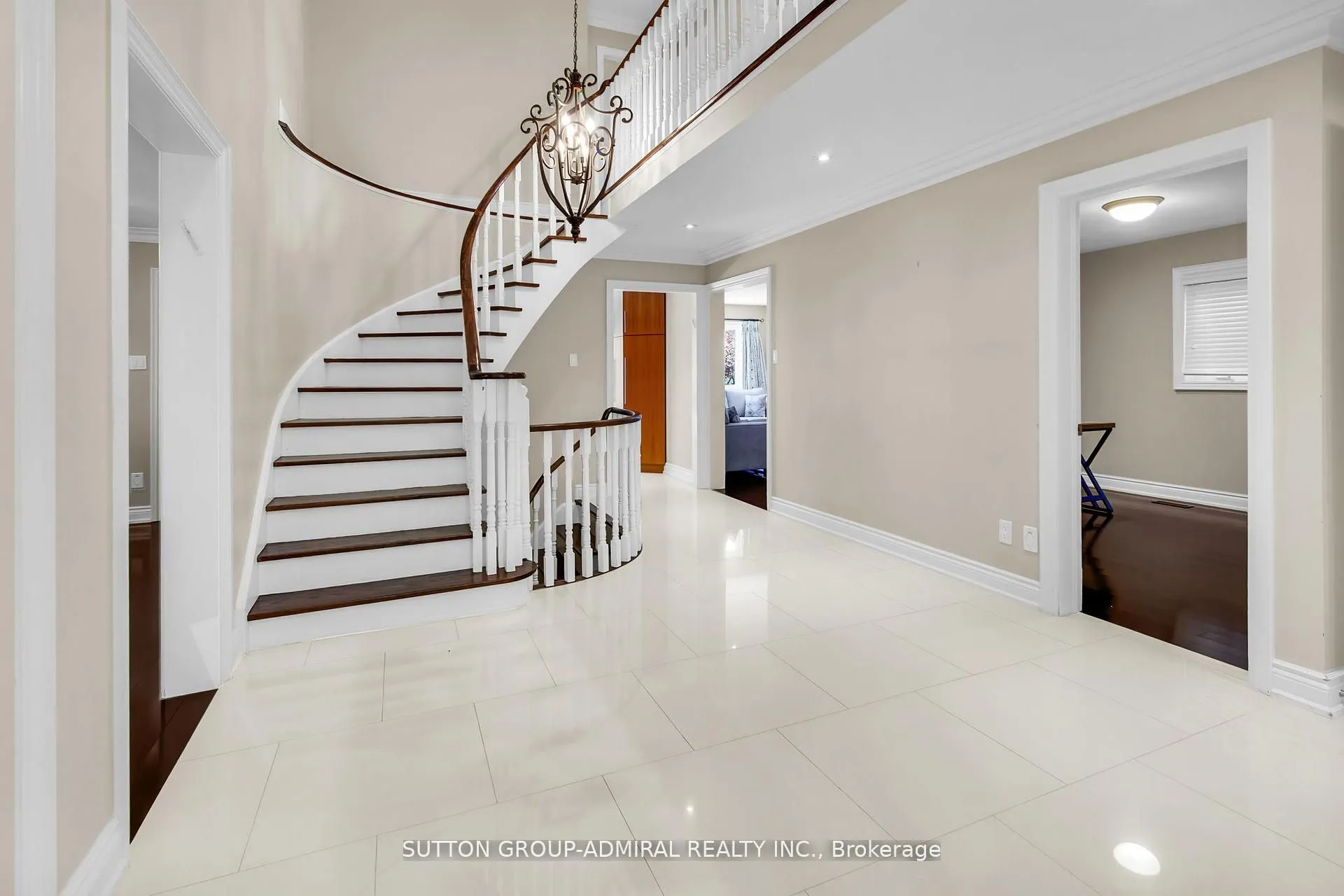 25 Grenadier Crescent