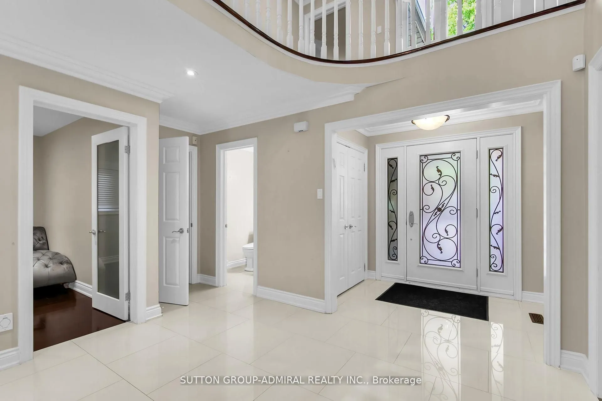 25 Grenadier Crescent