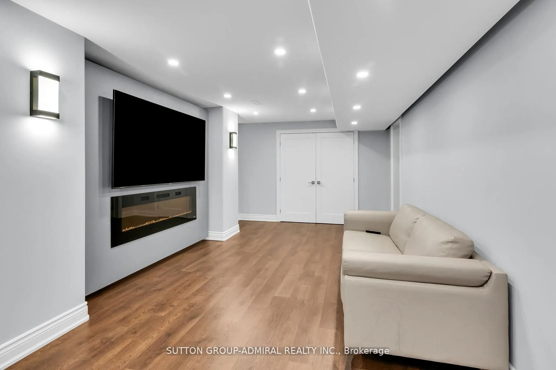 25 Grenadier Crescent