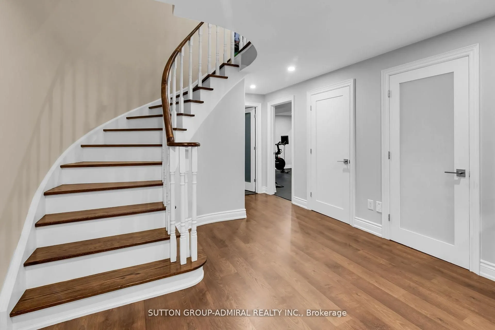 25 Grenadier Crescent